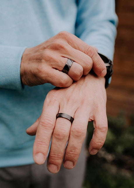 Ring Lew for Men – Black Ceramic Ring | Modern Design & Durable Elegance | Made in EU - Hilstor