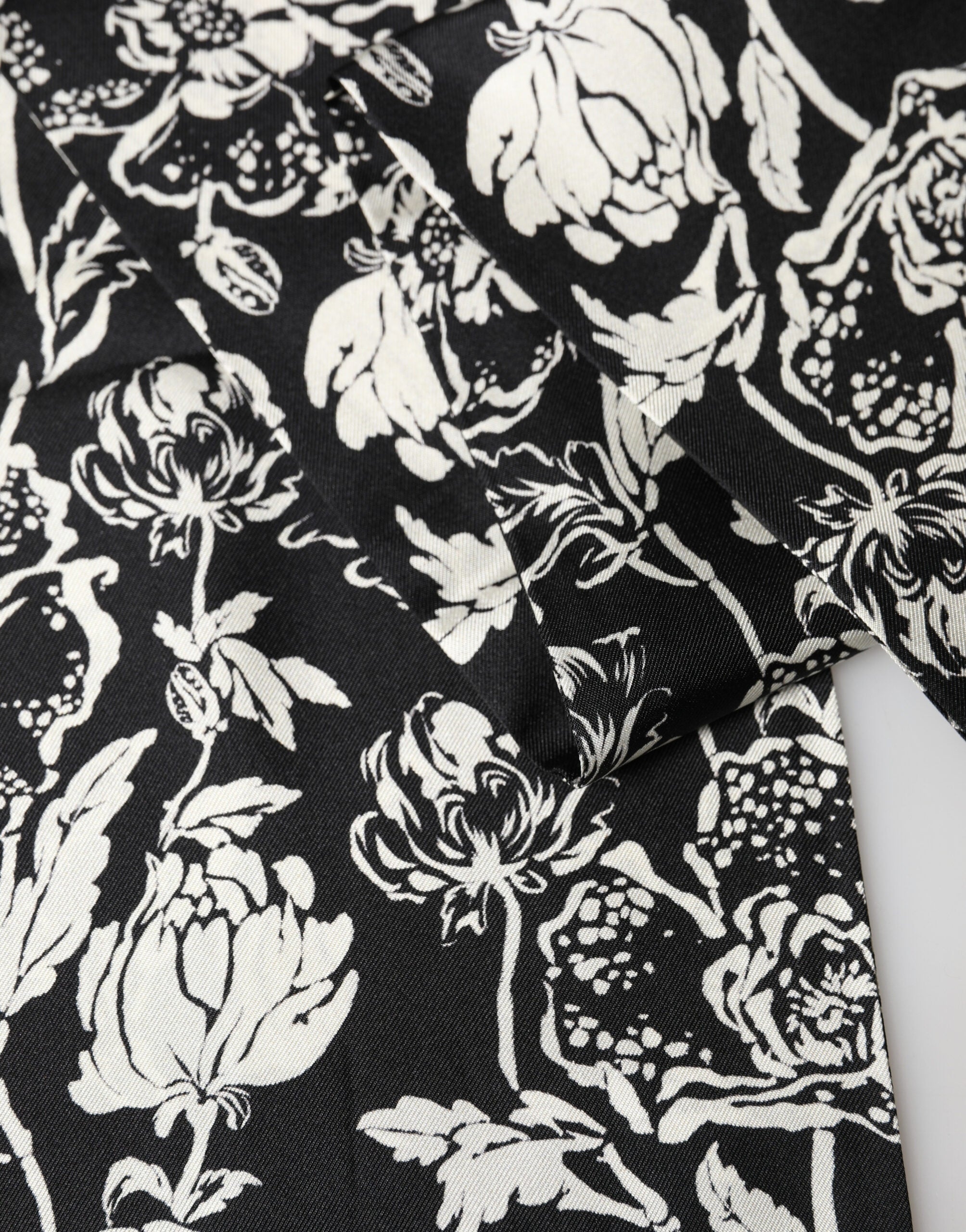 Dolce & Gabbana Black White Silk Floral Print Fringe 136cm X 15.5cm  Scarf