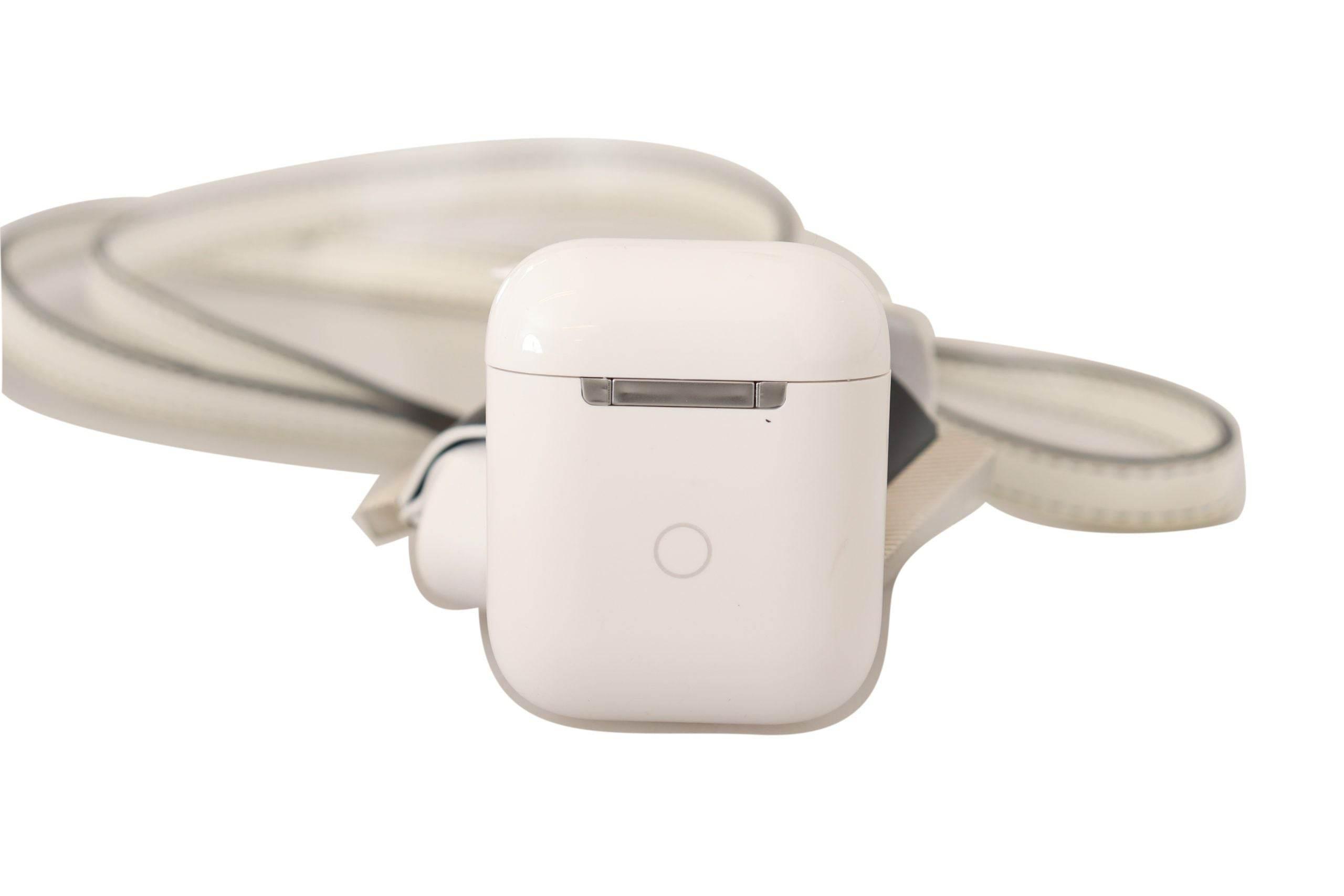 Dolce & Gabbana Chic Leather Airpods Case in Monochrome - Hilstor