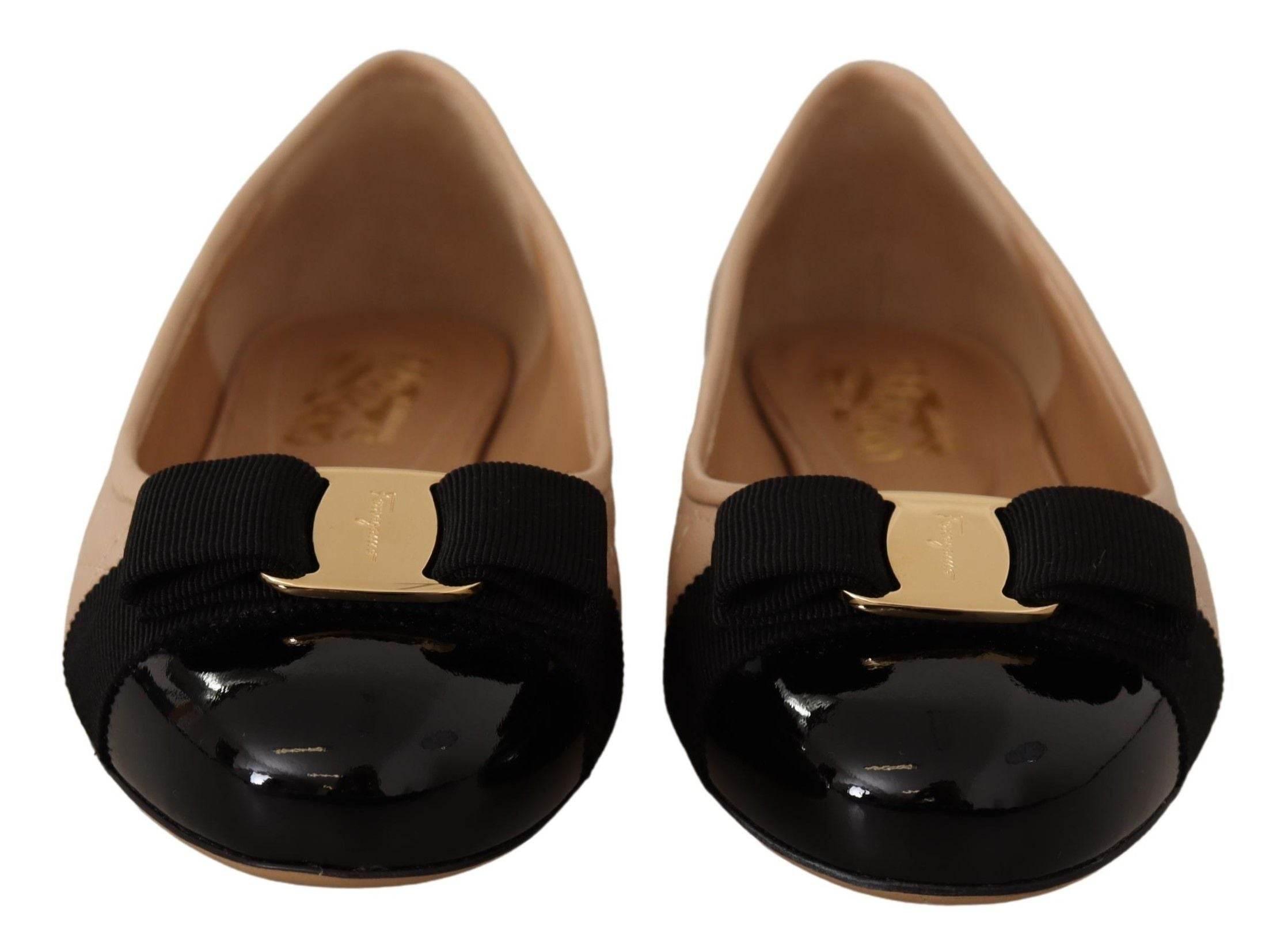 Salvatore Ferragamo Elegant Quilted Leather Flats - Chic Dual-Tone Design - Hilstor