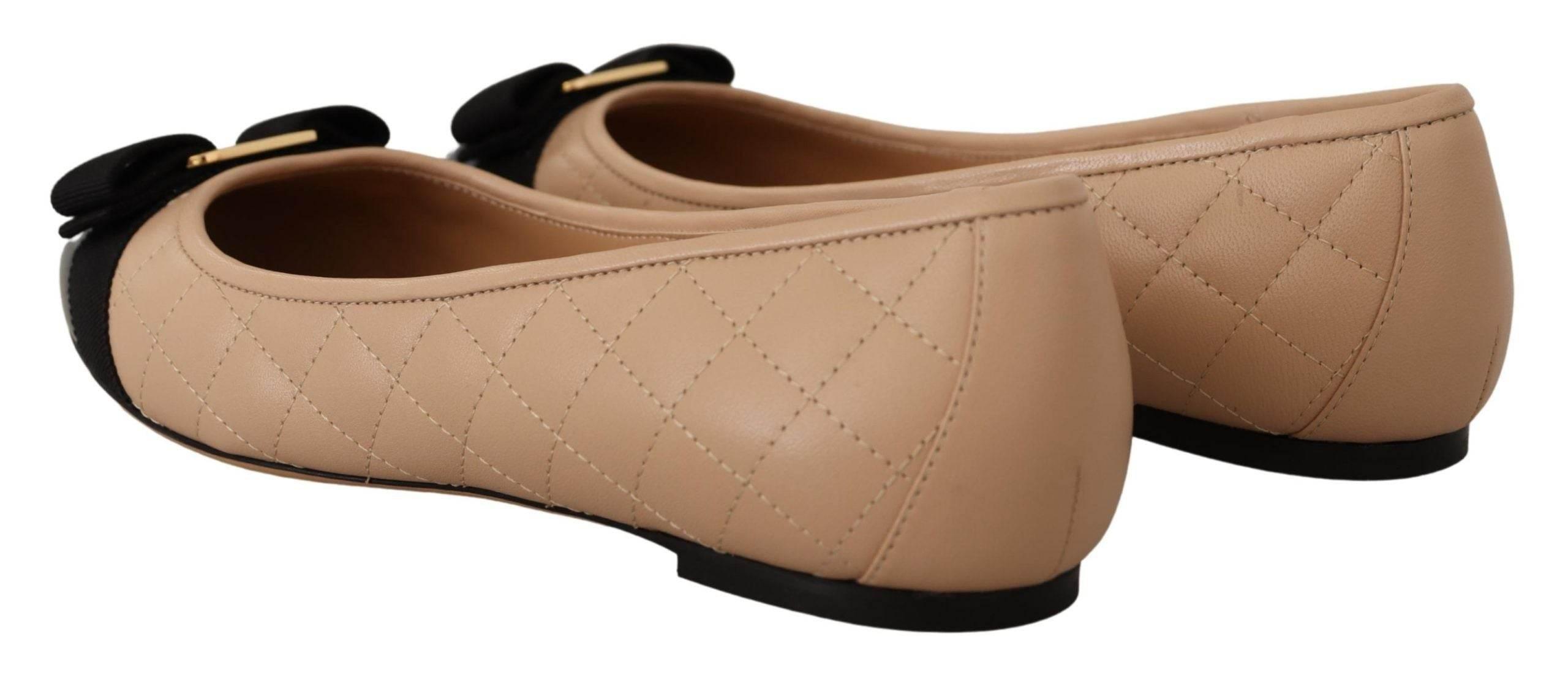 Salvatore Ferragamo Elegant Quilted Leather Flats - Chic Dual-Tone Design - Hilstor