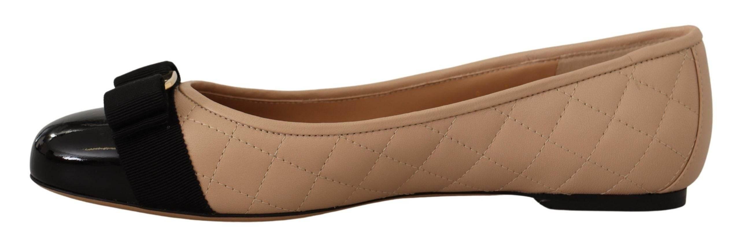 Salvatore Ferragamo Elegant Quilted Leather Flats - Chic Dual-Tone Design - Hilstor