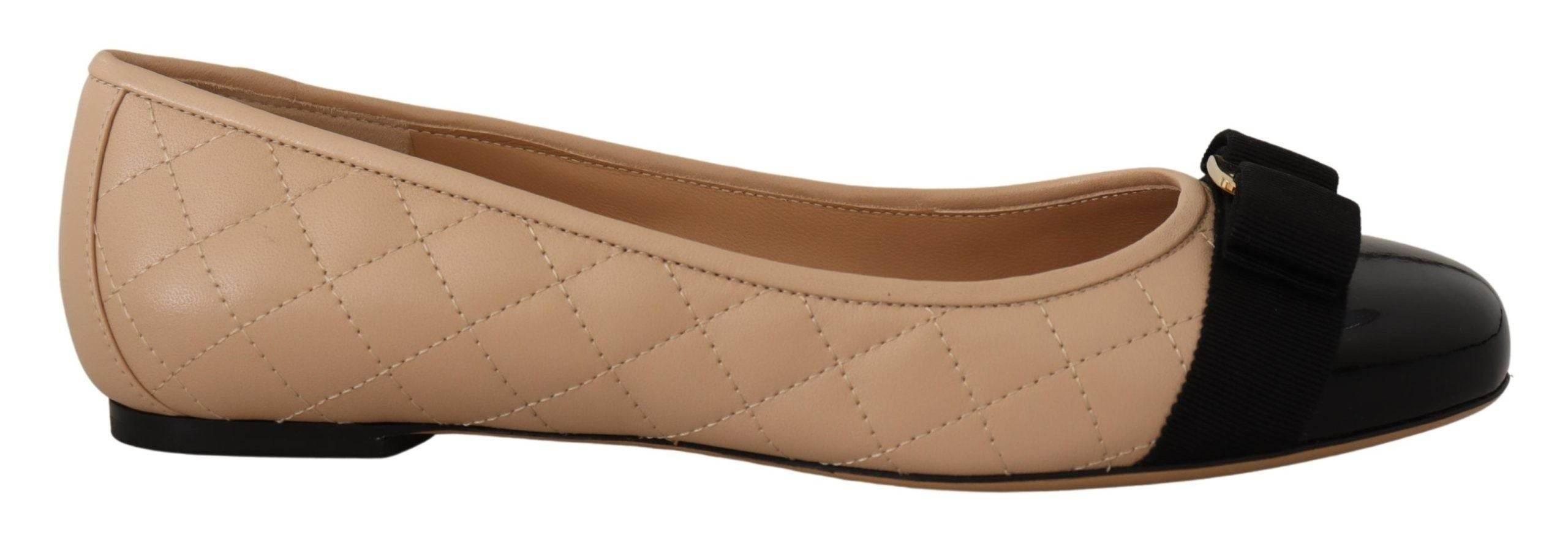 Salvatore Ferragamo Elegant Quilted Leather Flats - Chic Dual-Tone Design - Hilstor