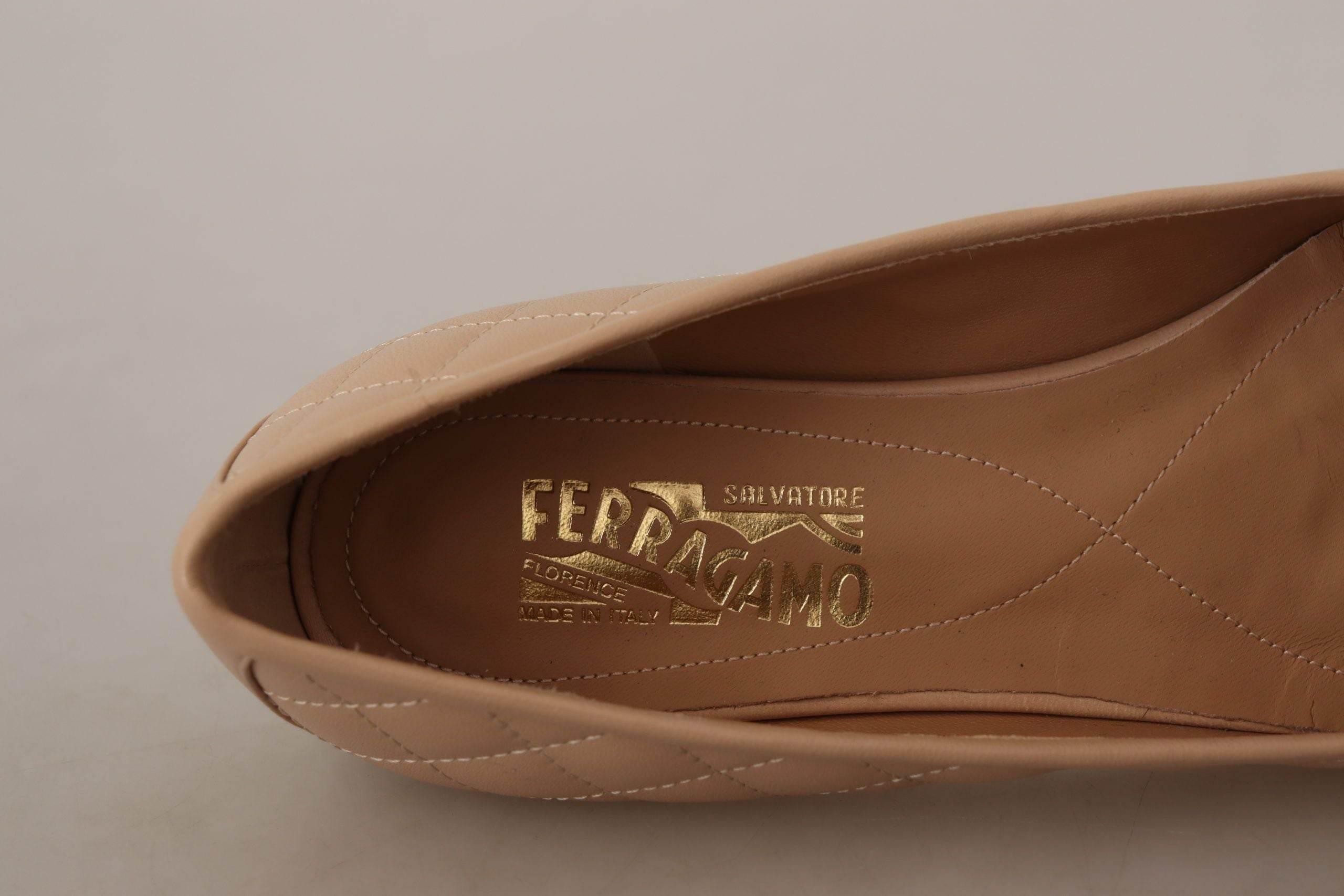 Salvatore Ferragamo Elegant Quilted Leather Flats - Chic Dual-Tone Design - Hilstor