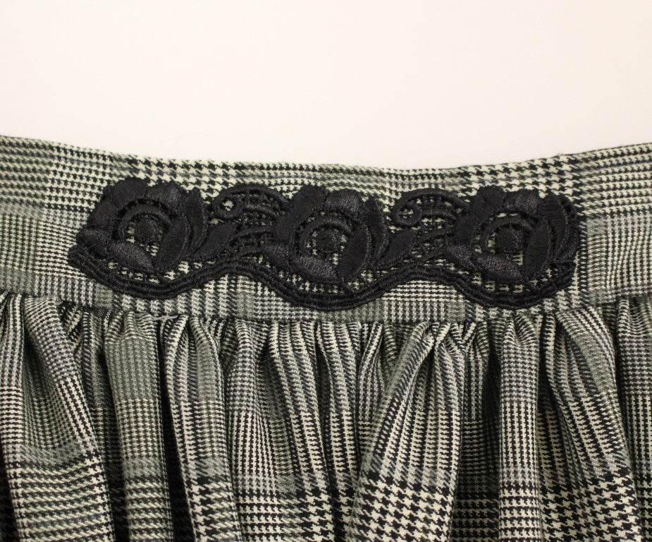 NOEMI ALEMÁN Elegant Gray Checkered Wool Shorts Skirt - Hilstor
