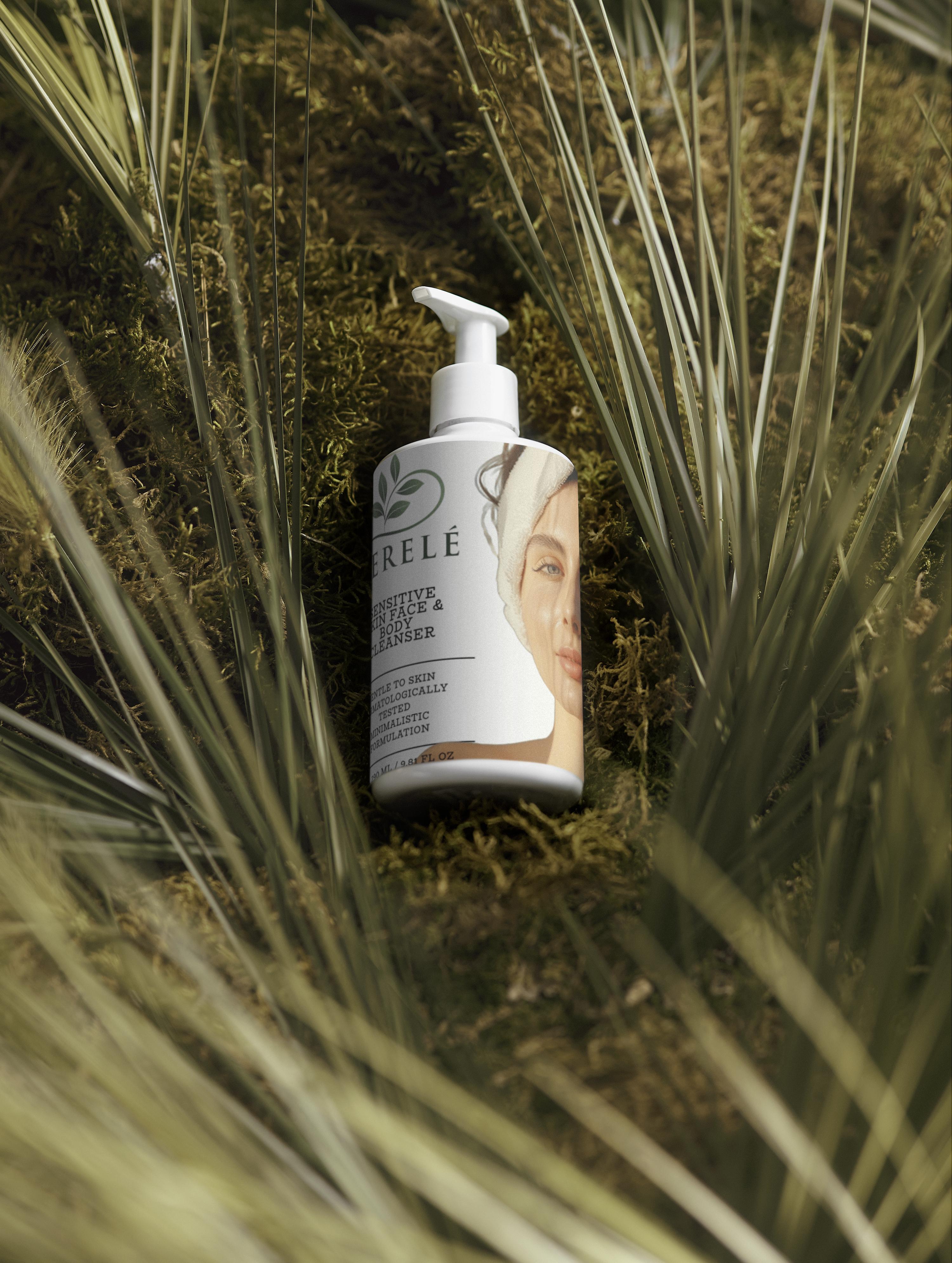Sensitiv hud ansigts- og kropsrens med økologisk lind, jasmin og blommeekstrakt – blid og dermatologisk testet – COSMOS NATURAL-certificeret, fremstillet i Europa af Verelé, 290 ml / 9,81 fl oz