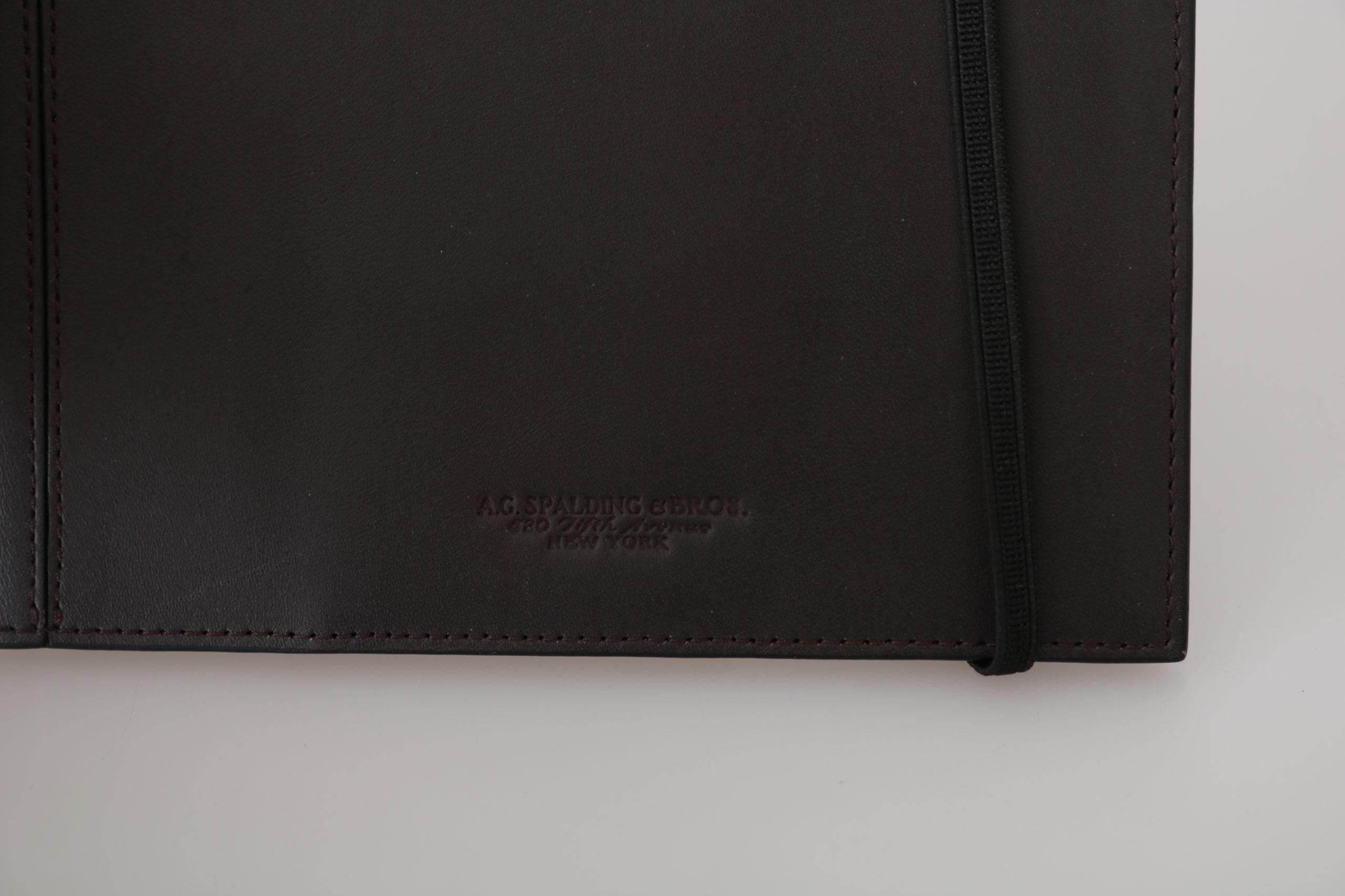 A.G. Spalding & Bros Elegant Leather Passport Wallet - Sleek Travel Essential - Hilstor