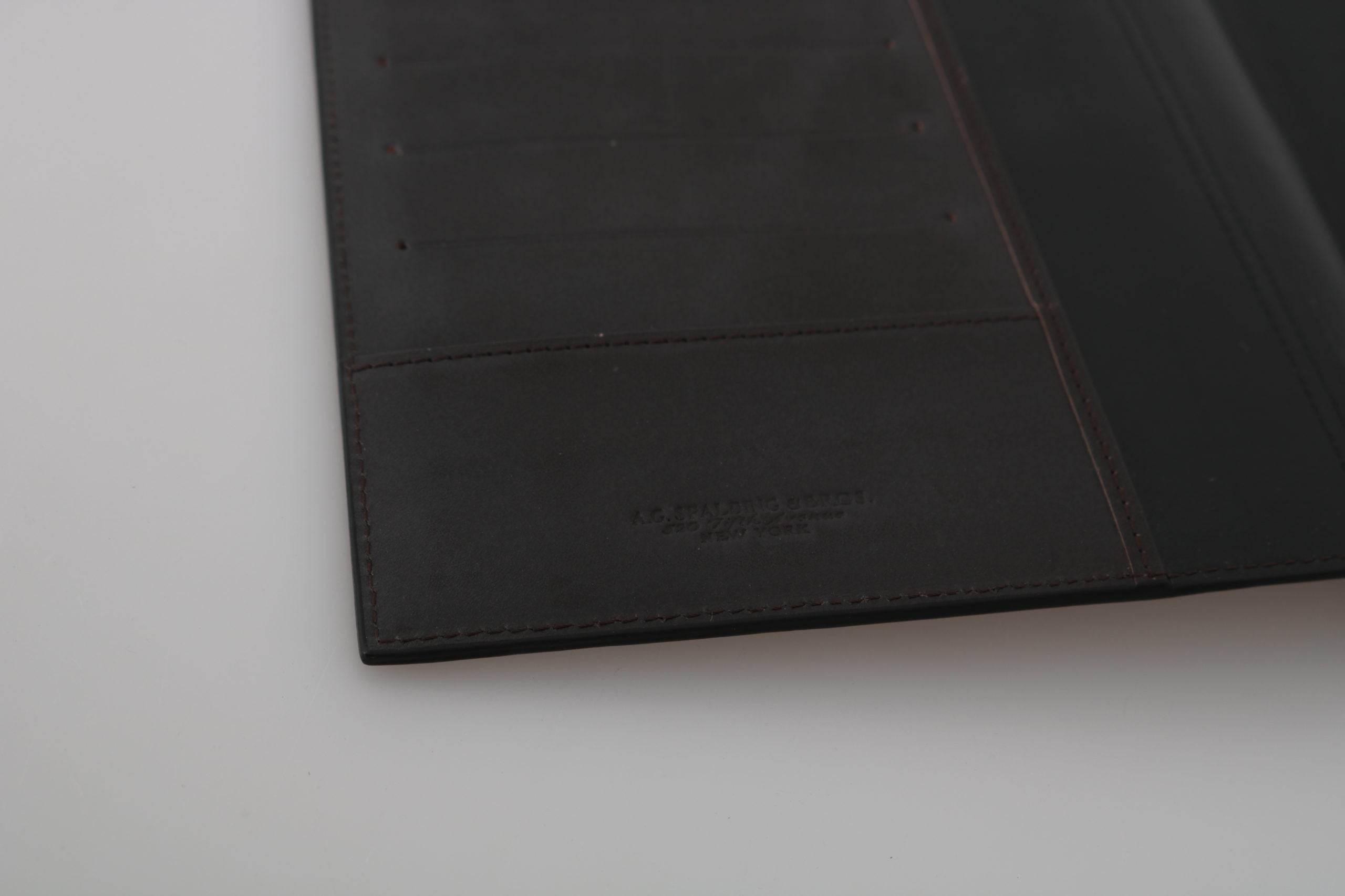 A.G. Spalding & Bros Elegant Leather Passport Wallet - Sleek Travel Essential - Hilstor