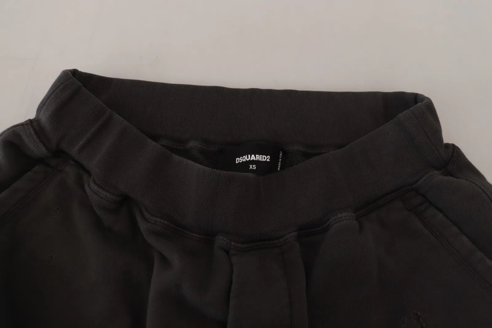 Dsquared² sorte bomuld med mellemtalje, tatterede tilspidsede shorts