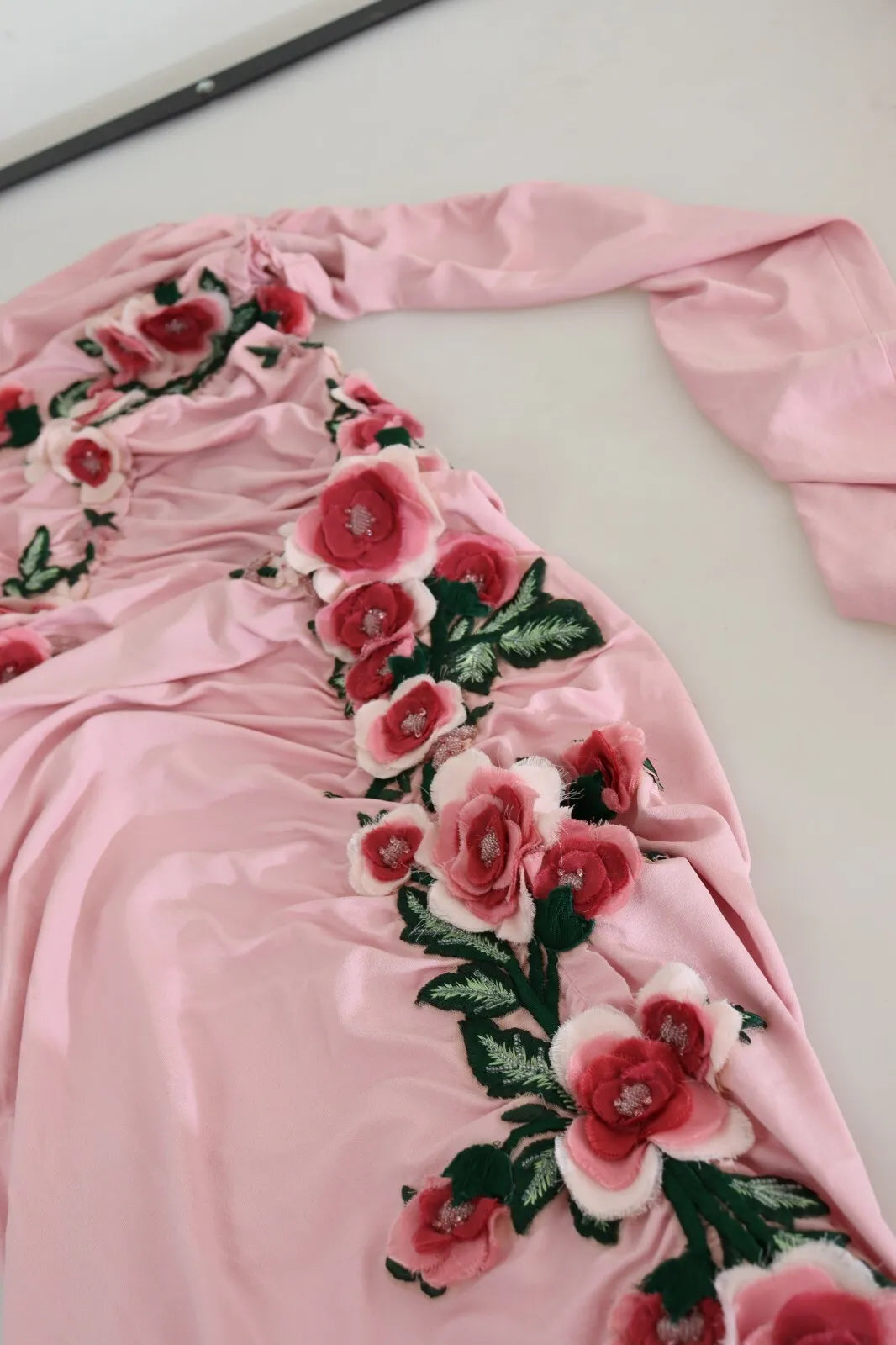 Dolce &amp; Gabbana Pink Flower Embellished One Shoulder Kjole