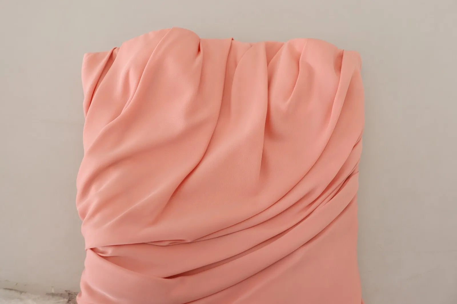Dolce &amp; Gabbana Pink Silk Stretch Midi-kjole med stropløs skede