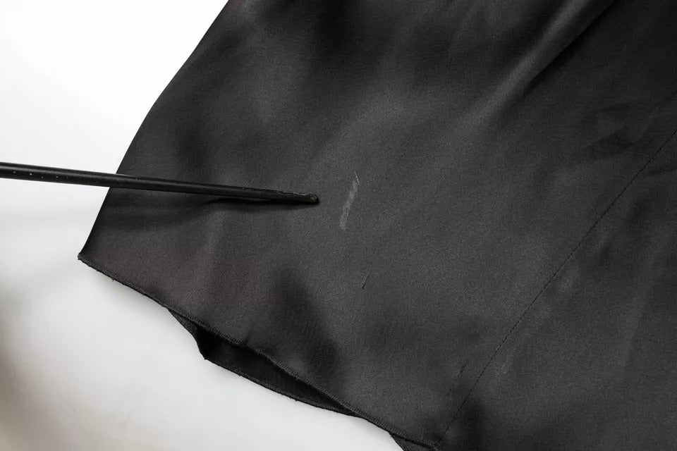 Emporio Armani Svart Satin Långärmad Omlottklänning i Slitage