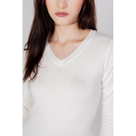 Guess White Cotton Tops & T-Shirt - Hilstor