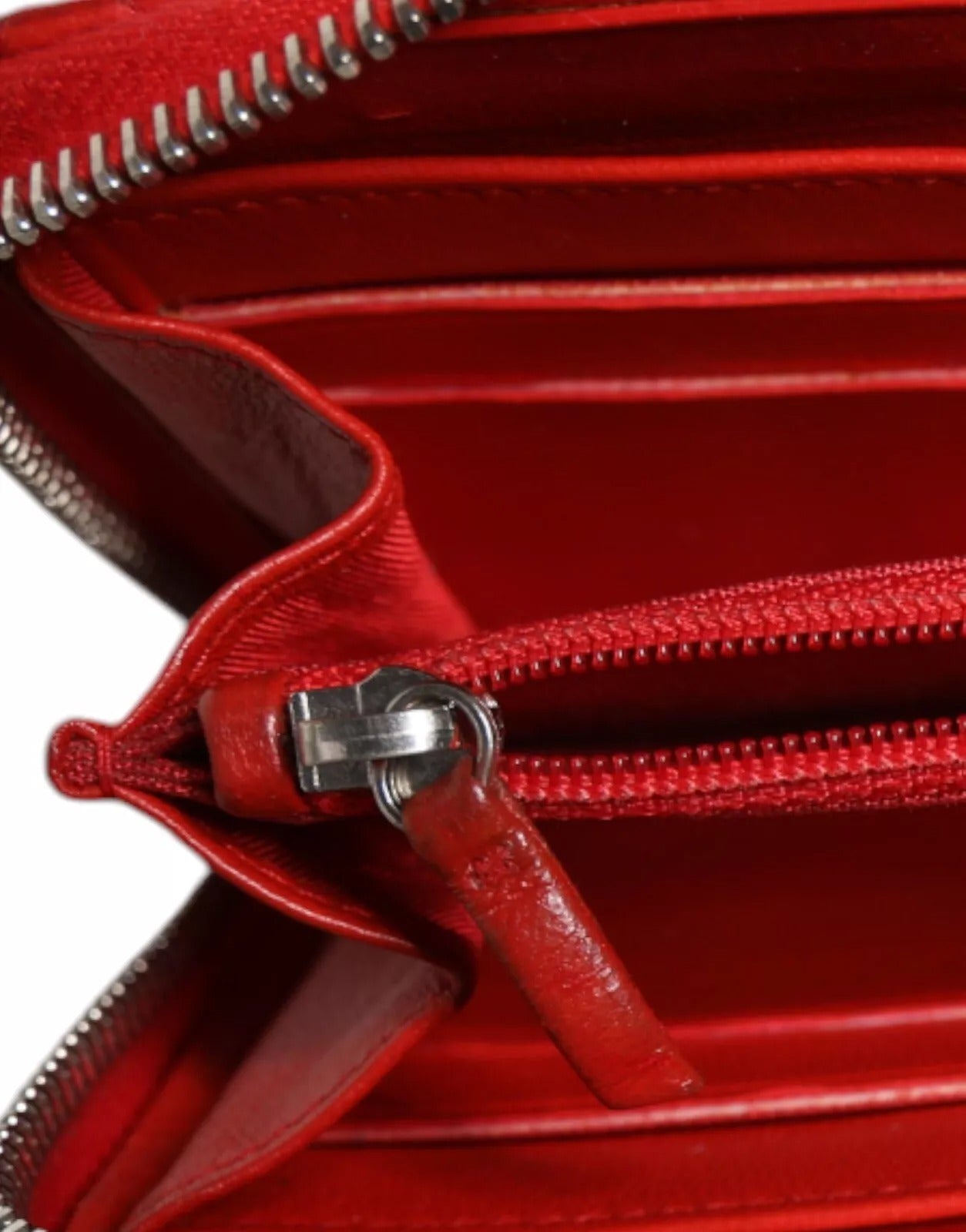 Chanel Rød Quiltet Læder Logo Continental Zip Box