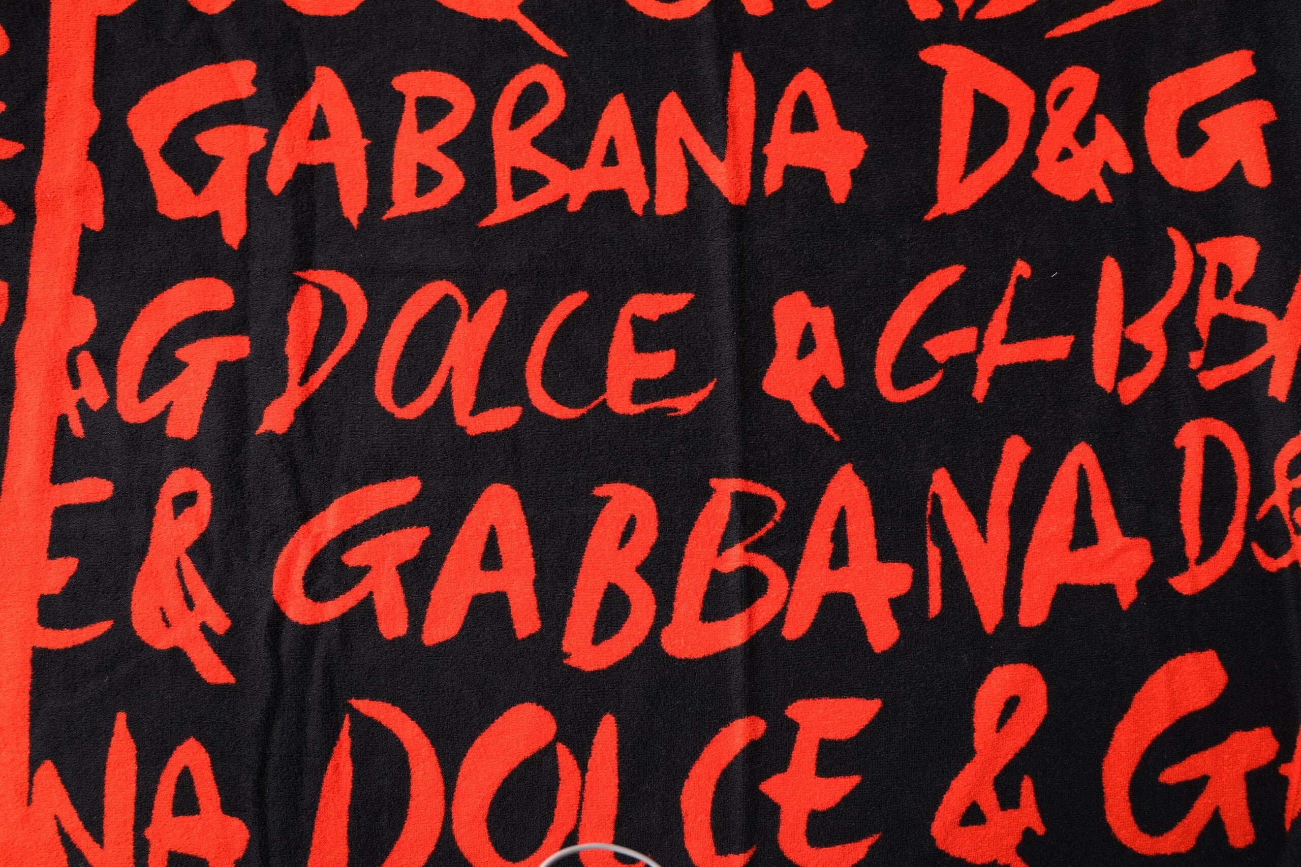 Dolce &amp; Gabbana sort rødt logoprint bomuldsstrandhåndklæde