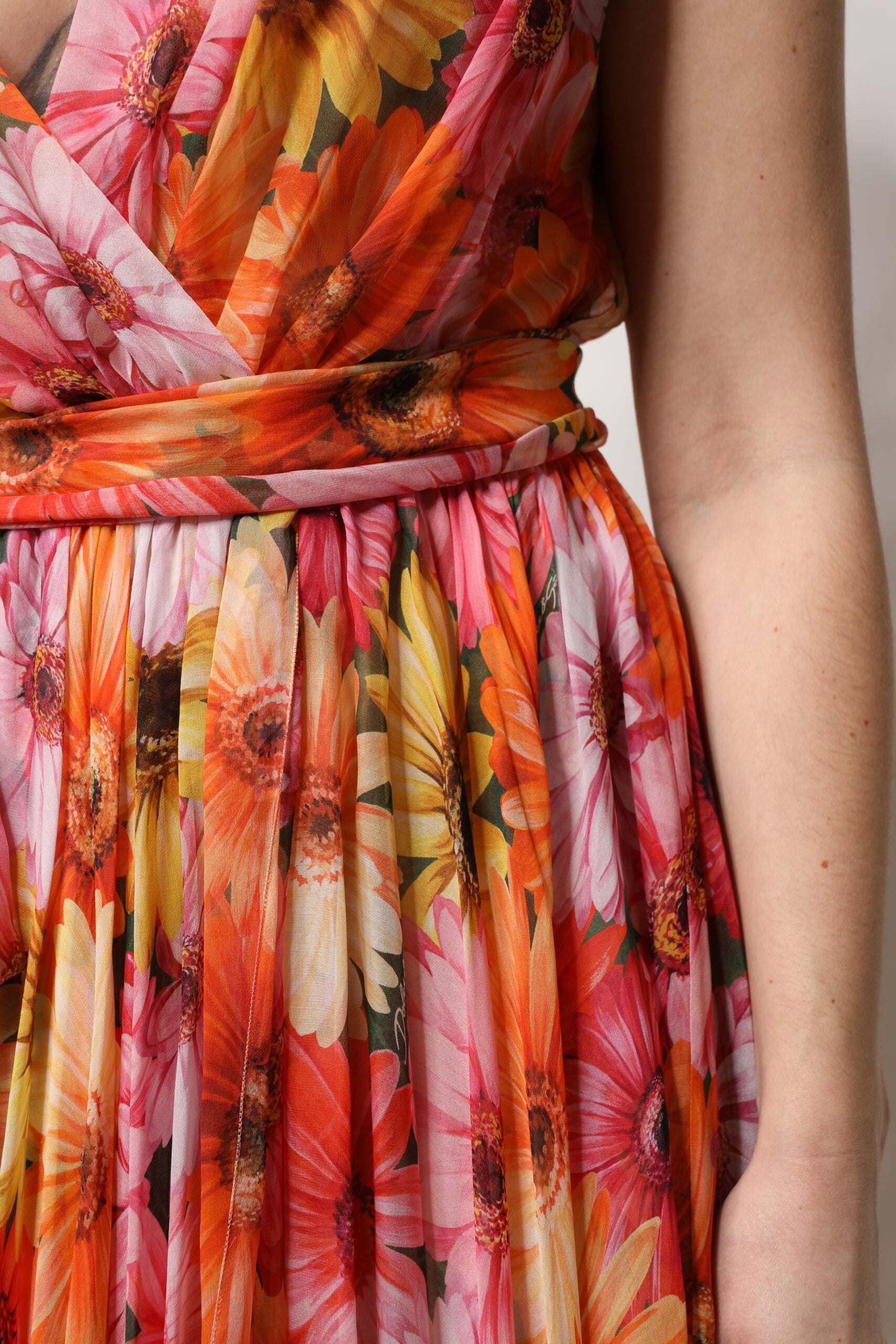 Dolce &amp; Gabbana Multicolor Floral Silke V-hals Chiffon Kjole
