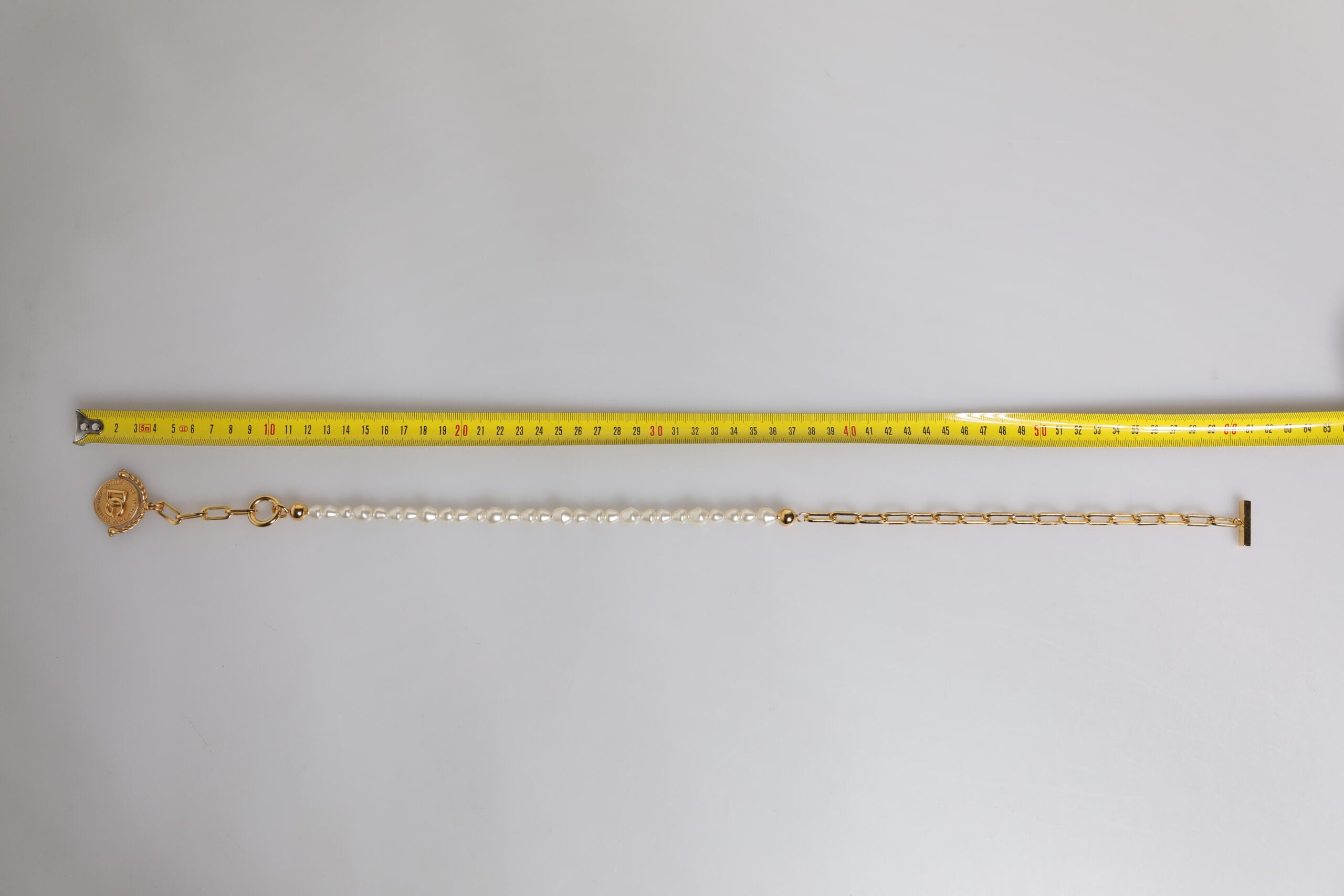Dolce &amp; Gabbana Halsband med Guldkedja i Mässing och Konstpärlor, Hänge i Logotyp