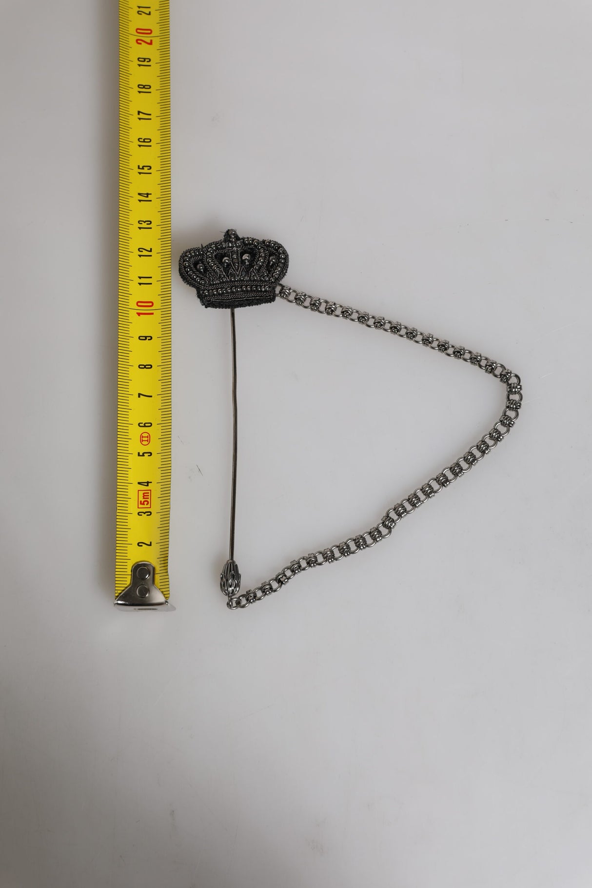 Dolce &amp; Gabbana Sølv Tone Messing Krone Kæde Kvinder Broche Lapel Pin