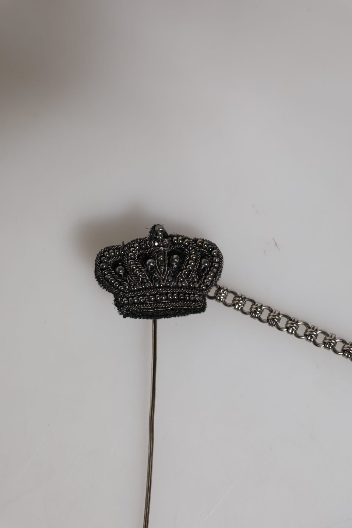 Dolce &amp; Gabbana Sølv Tone Messing Krone Kæde Kvinder Broche Lapel Pin