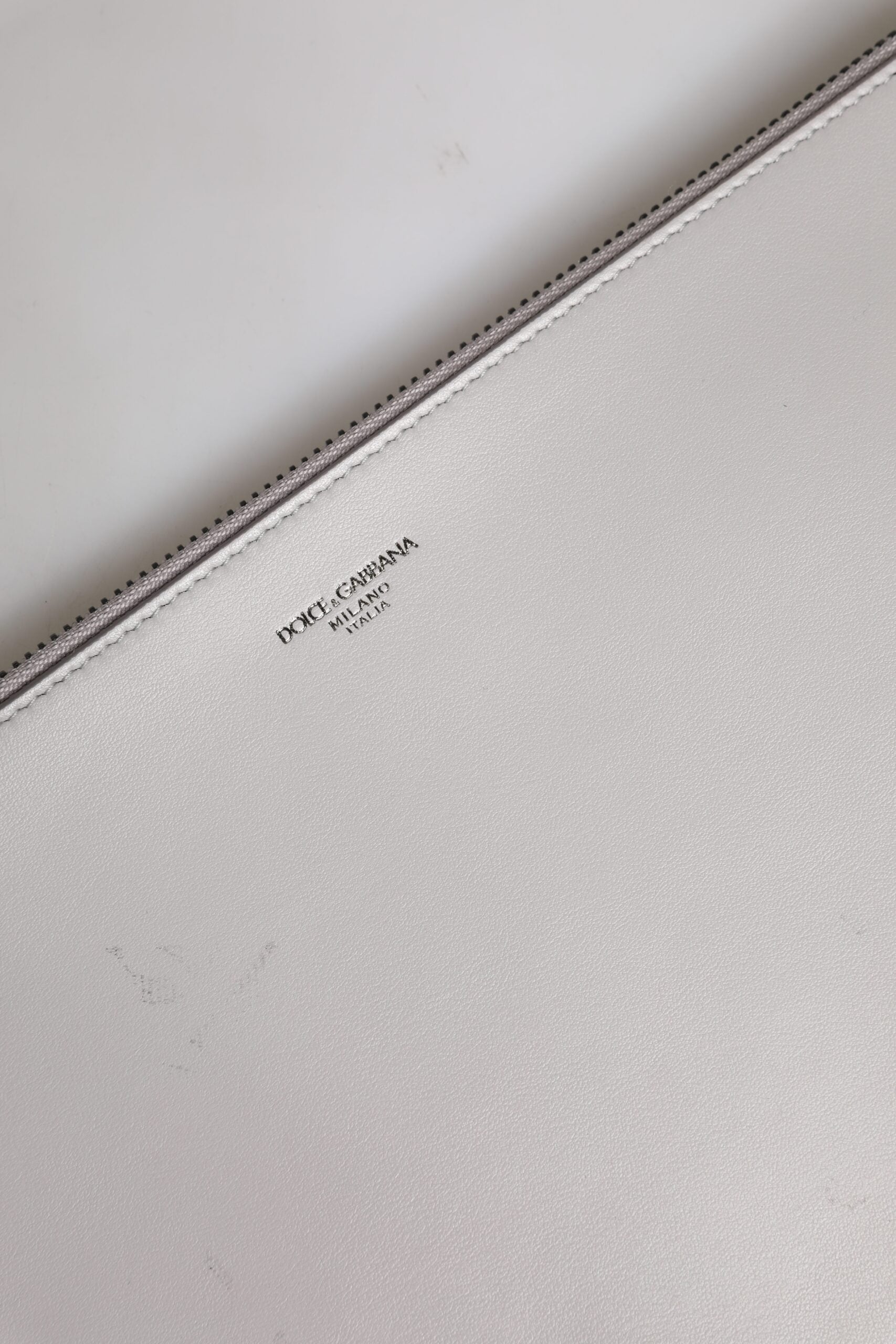 Dolce &amp; Gabbana Grå Solid Leather DG Logo Herrkuvertväska med Dragkedja