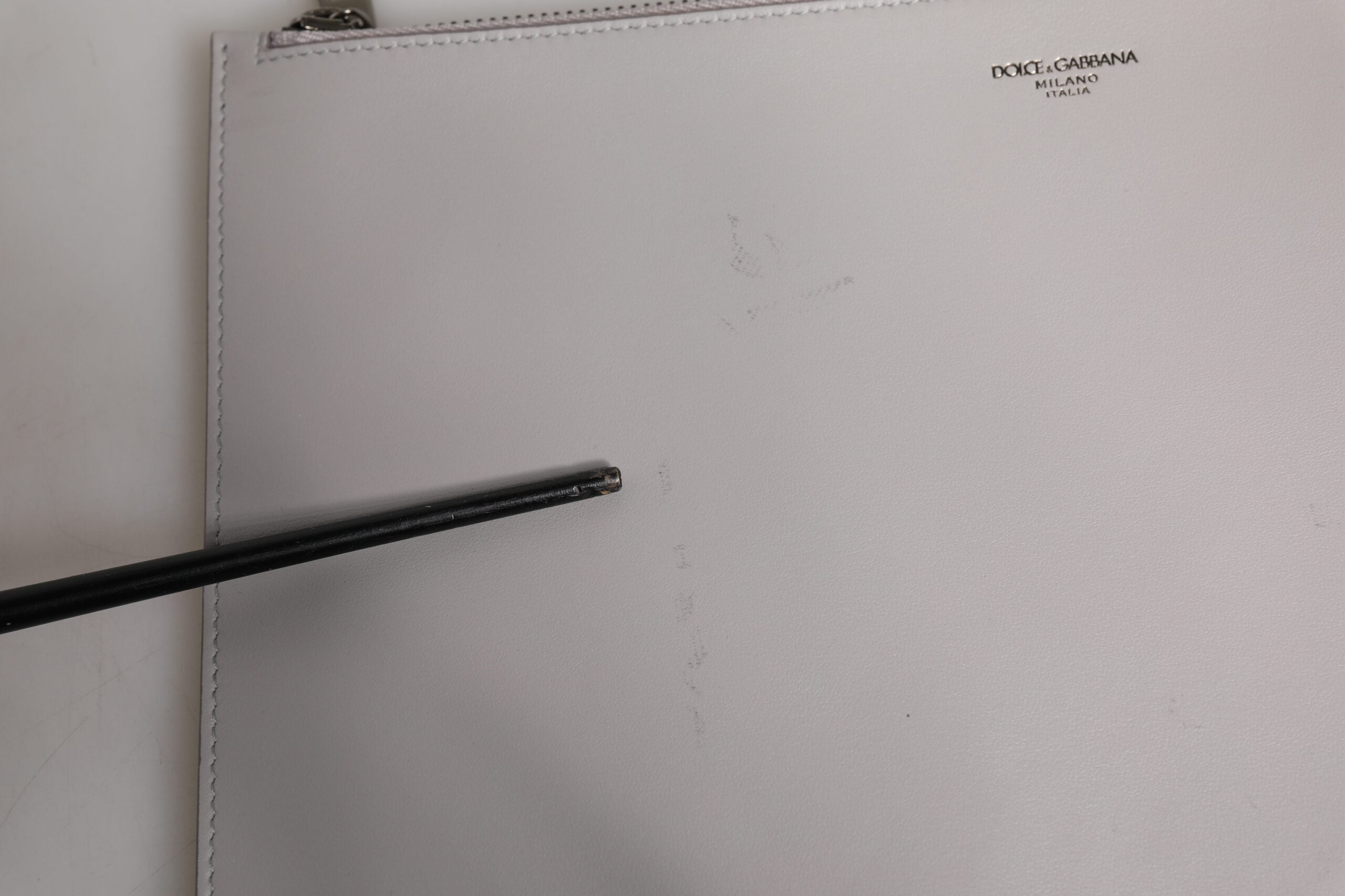 Dolce &amp; Gabbana Grå Solid Leather DG Logo Herrkuvertväska med Dragkedja