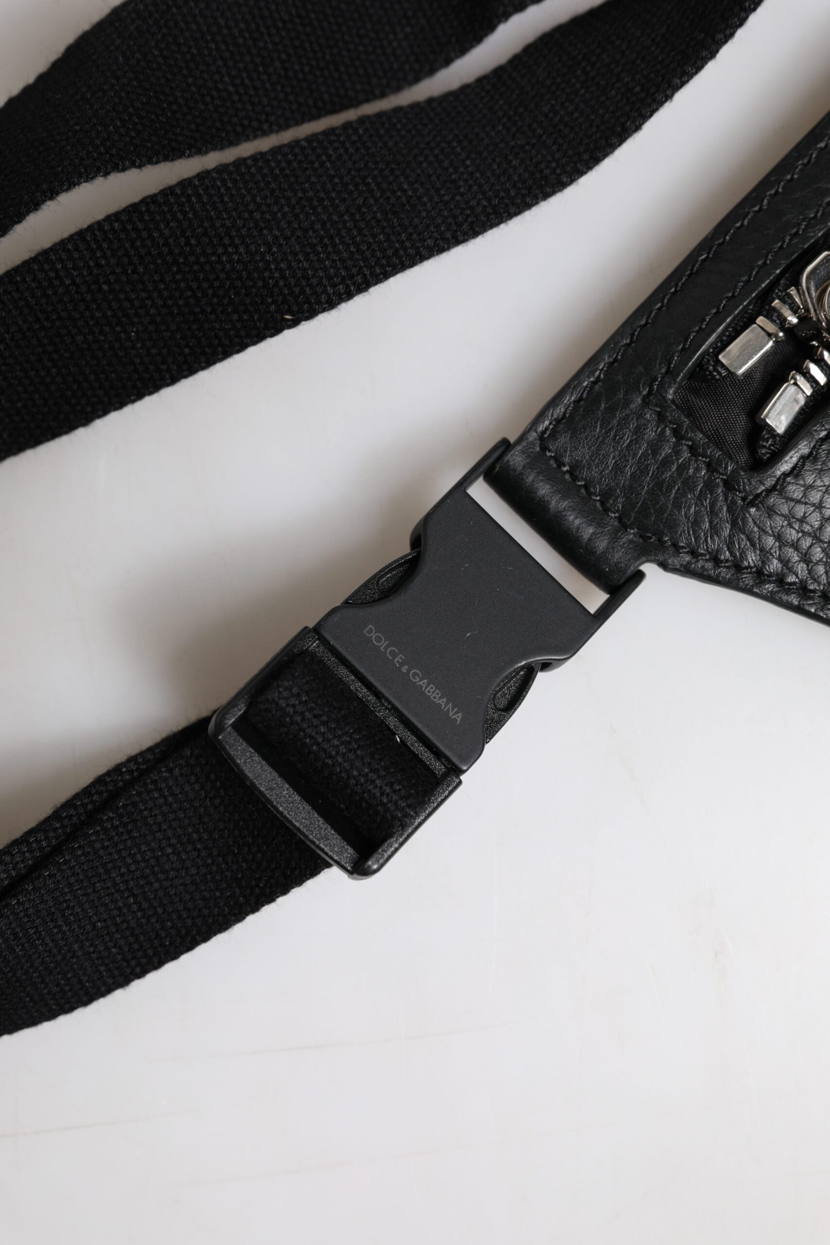 Dolce &amp; Gabbana Svart Kalvskinnsmönstrad Midjeväska med Logotypplack och Bälte för Män