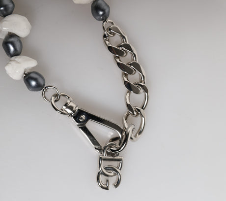 Dolce &amp; Gabbana sølv tone messing beaded Shell DG Logo vedhæng armbånd
