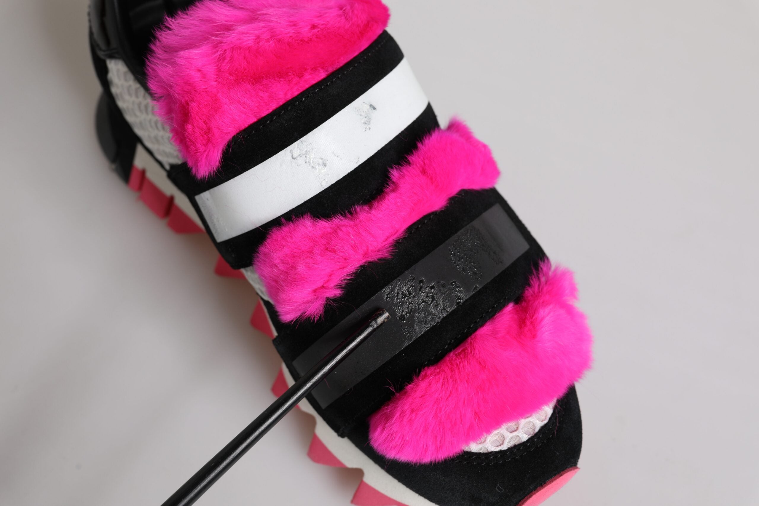 Dolce &amp; Gabbana sort pink pels udsmykkede sneakers sko