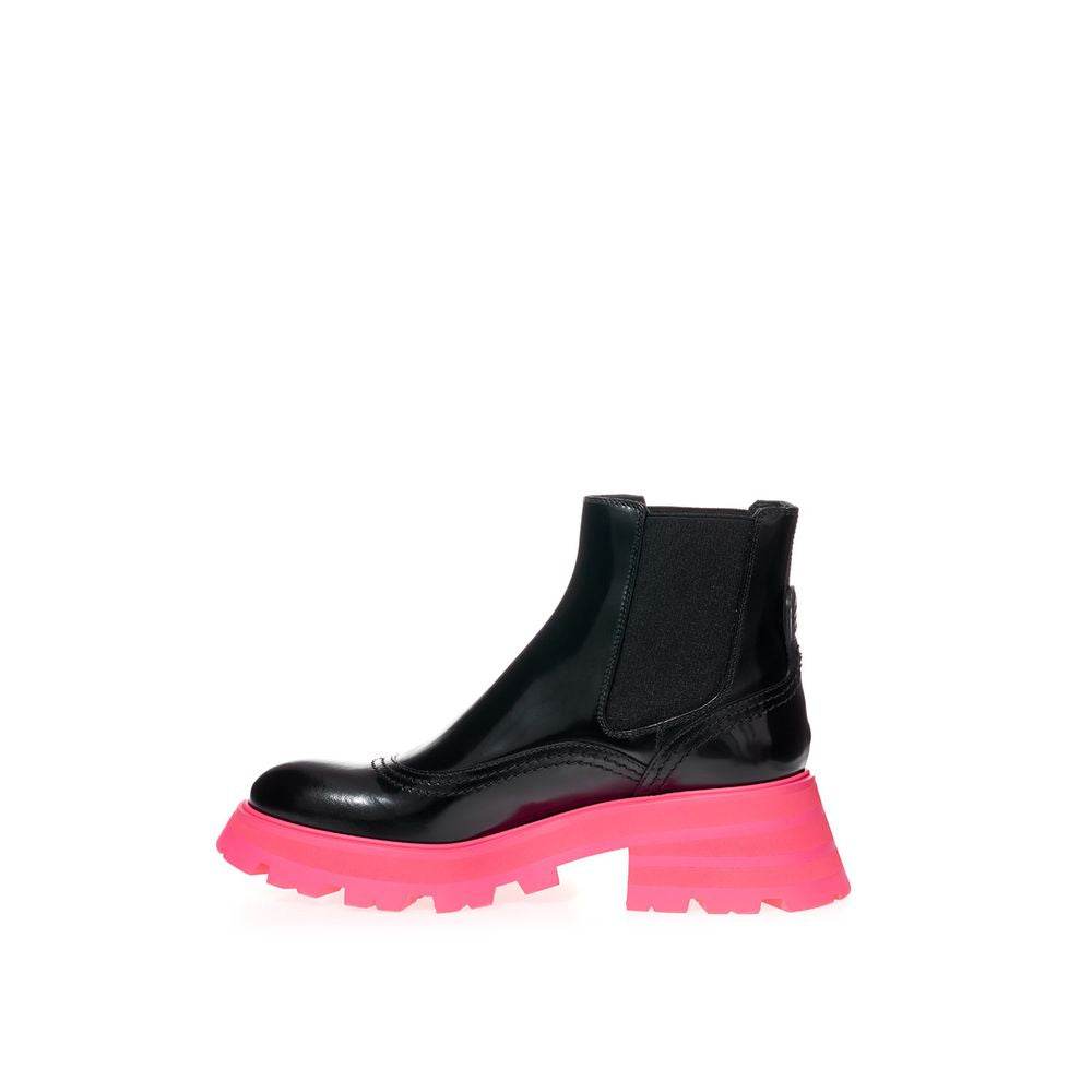 Alexander McQueen Elegant Black Leather Boots - Hilstor