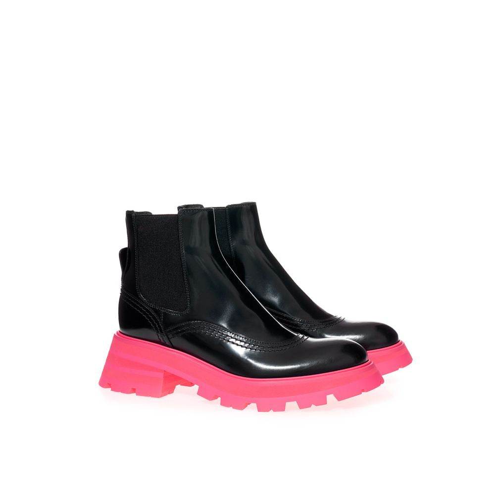 Alexander McQueen Elegant Black Leather Boots - Hilstor