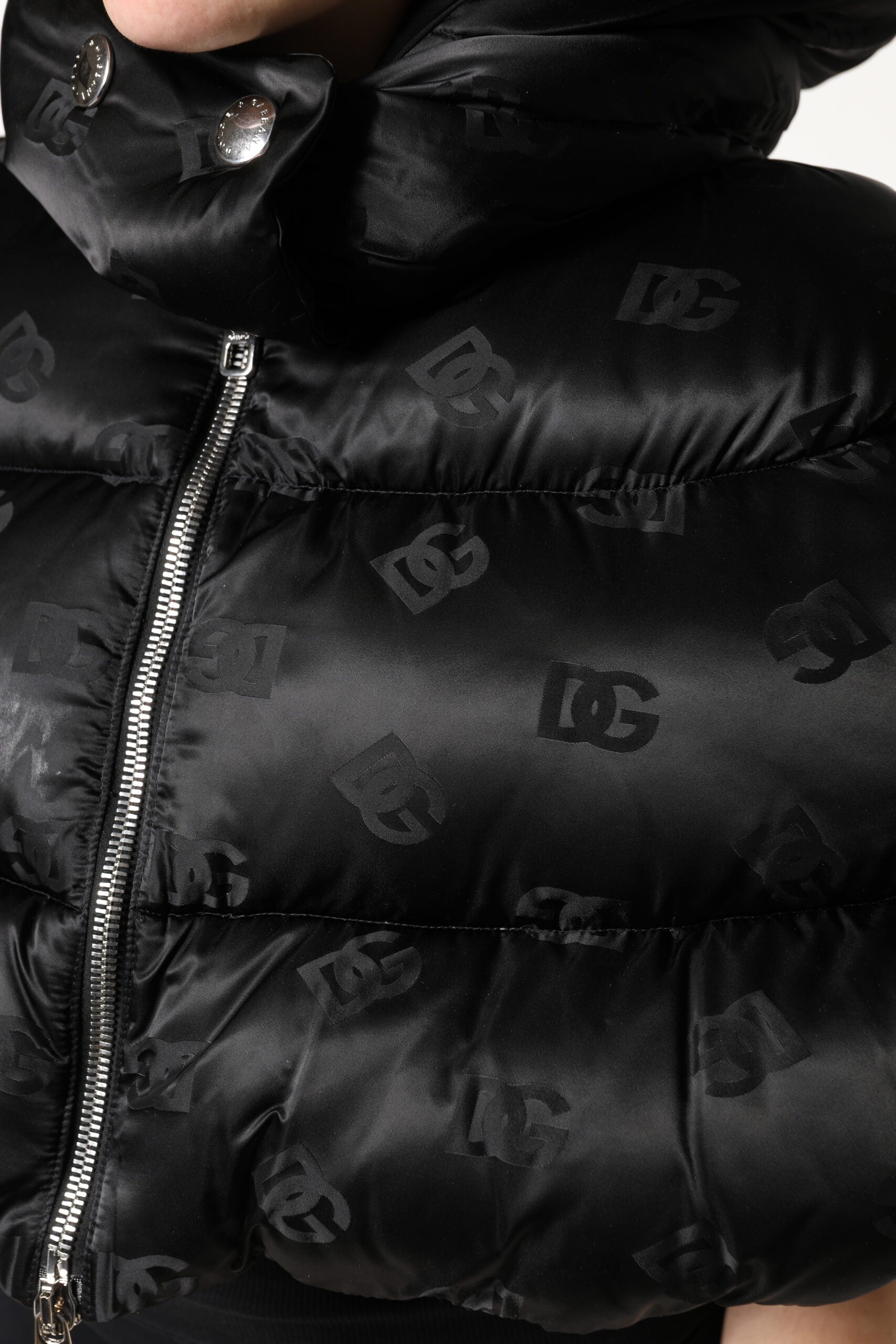 Dolce &amp; Gabbana sort polstret puffer hættejakke med fuld lynlås