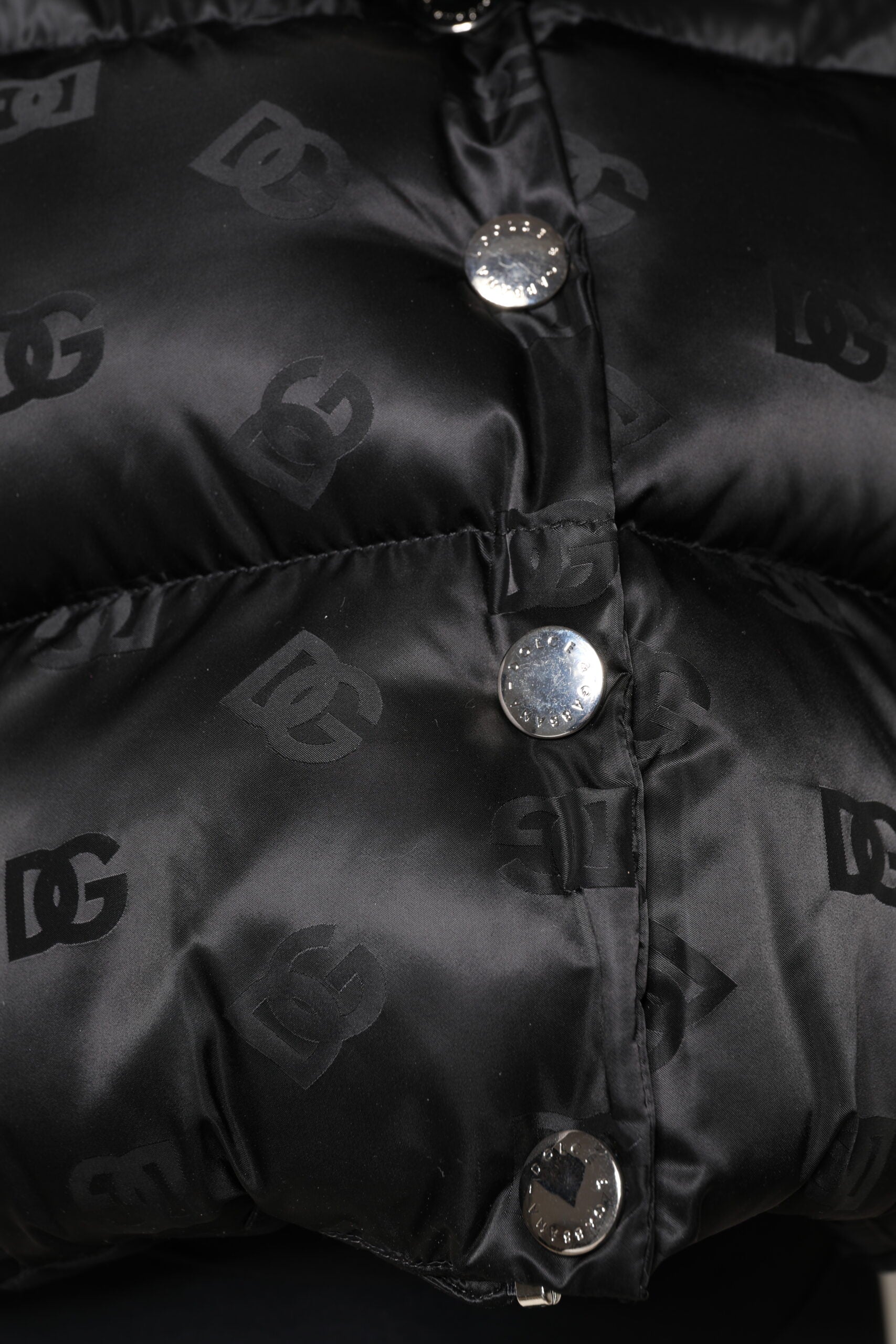 Dolce &amp; Gabbana sort polstret puffer hættejakke med fuld lynlås