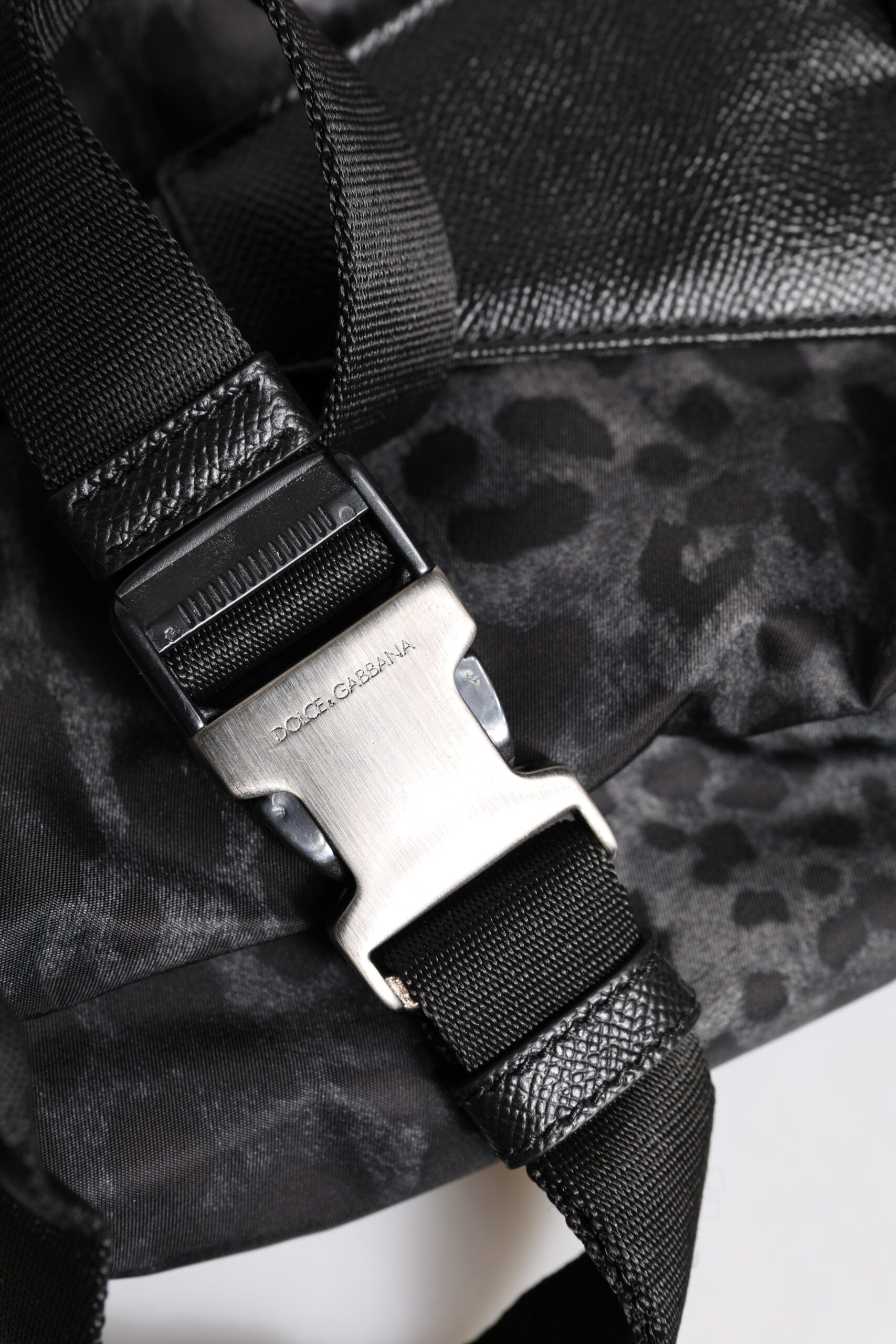 Dolce &amp; Gabbana Svart Grå Leopard DG Logotyp Midjeväska