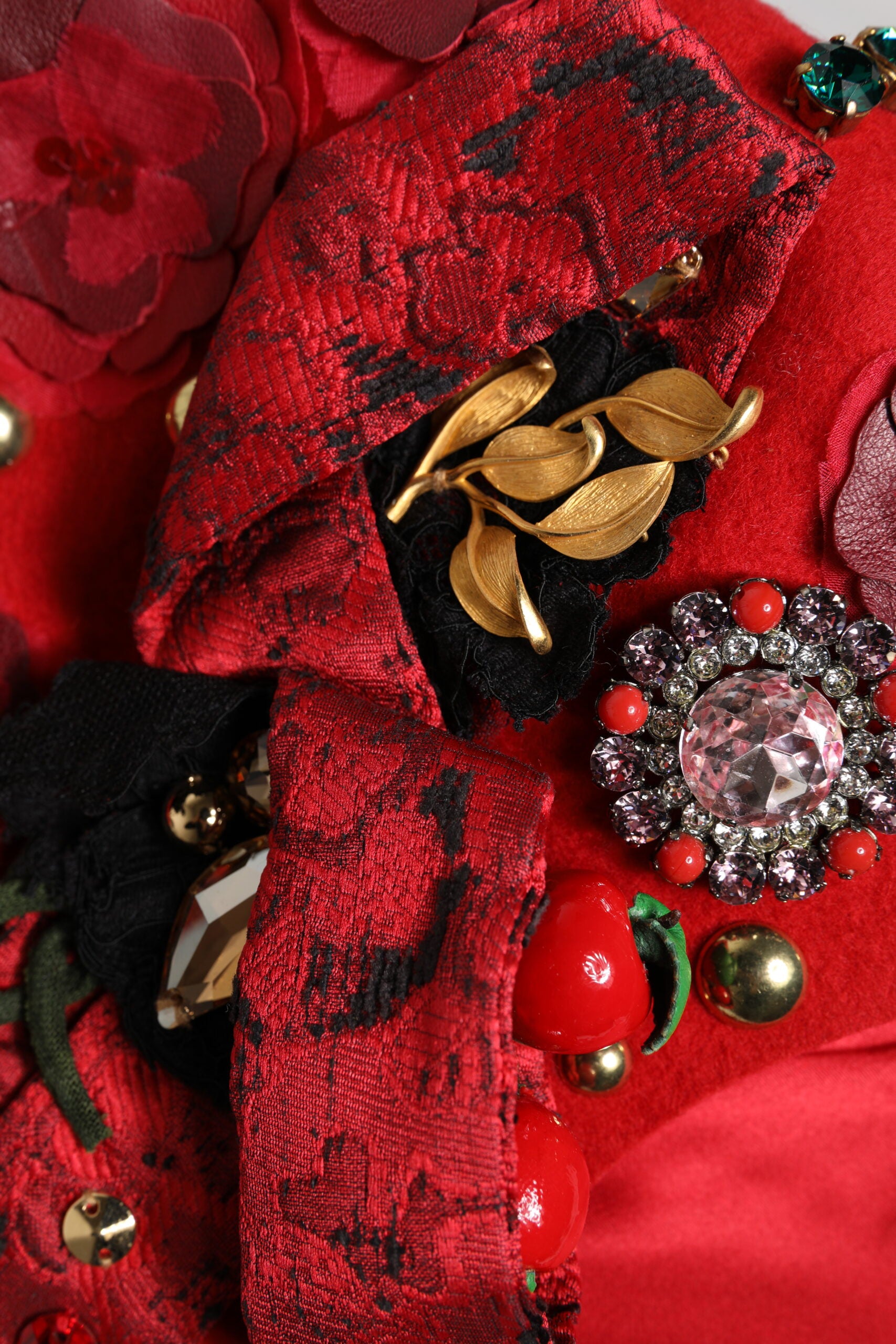 Dolce &amp; Gabbana Rød Krystal Guld Roses Broche Udsmykket Hat