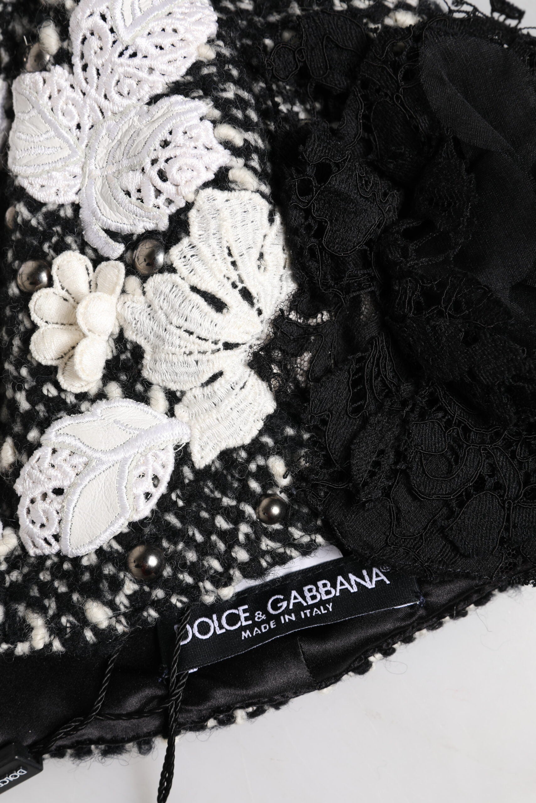 Dolce &amp; Gabbana Sort Uld Hvid Blomsterudsmykket Cloche Hat