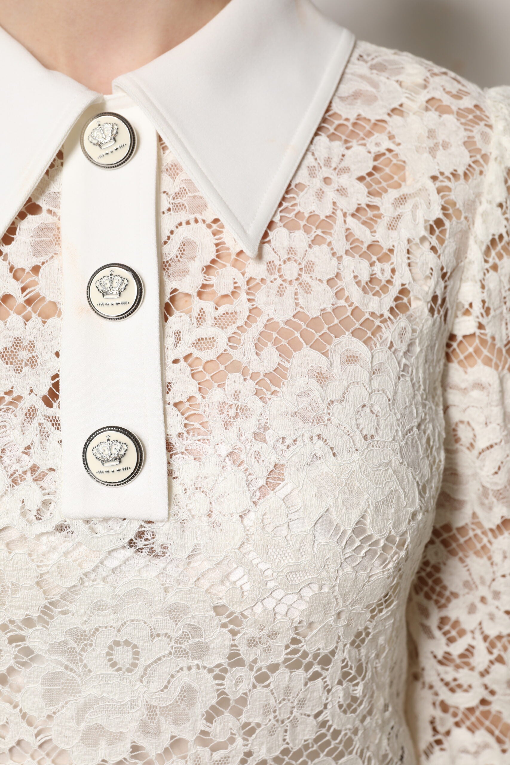 Dolce &amp; Gabbana Hvid Blomsterkjole med Lange Ærmer og Blonde