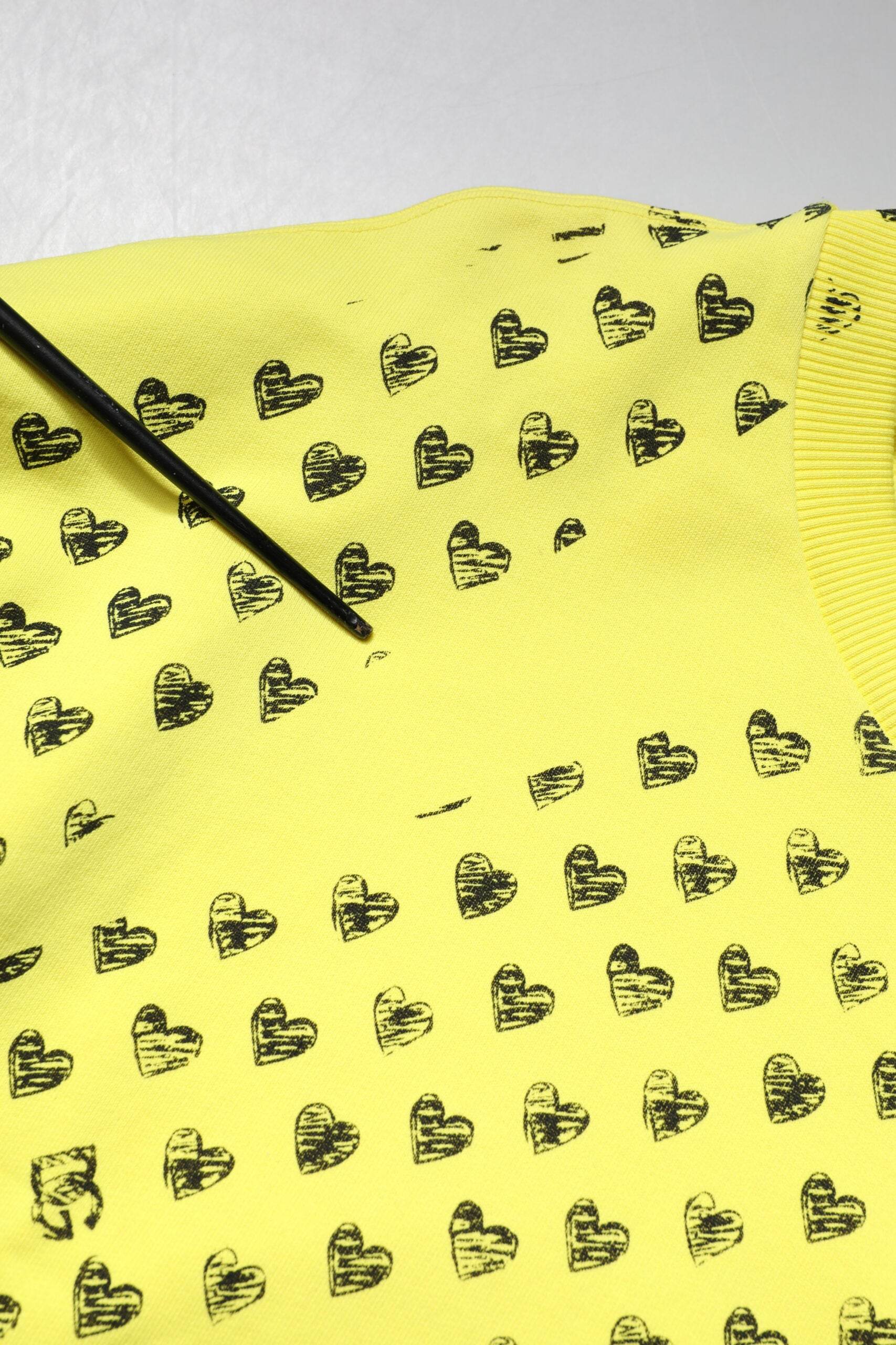 Dolce & Gabbana Yellow Heart Crew Neck Men Pullover Sweater - Hilstor