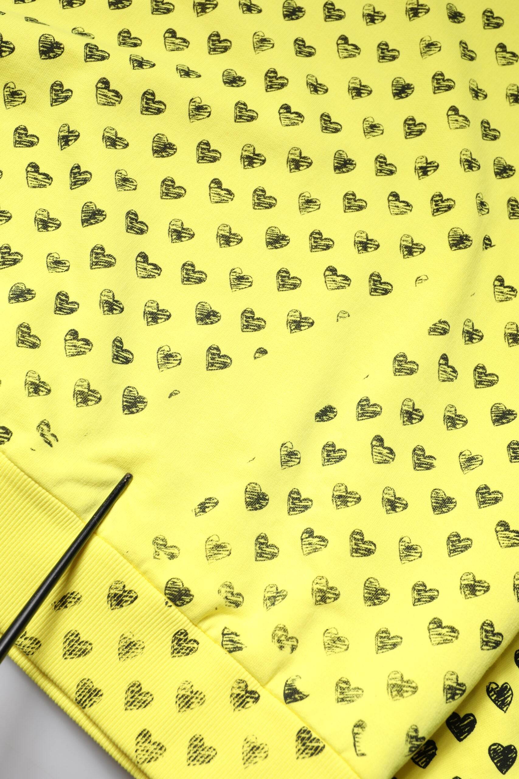 Dolce & Gabbana Yellow Heart Crew Neck Men Pullover Sweater - Hilstor