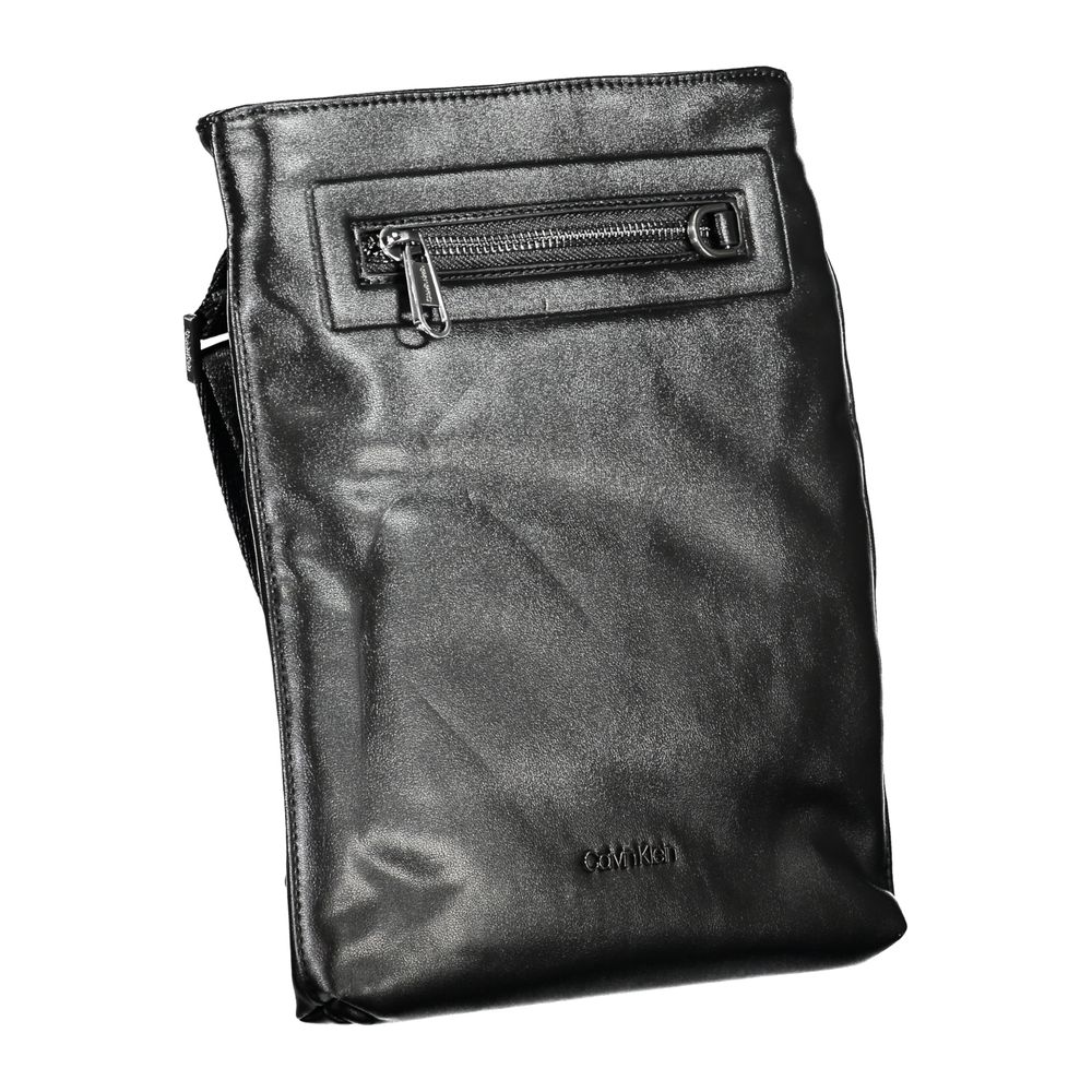 Calvin Klein elegant sort skuldertaske med kontrastdetaljer