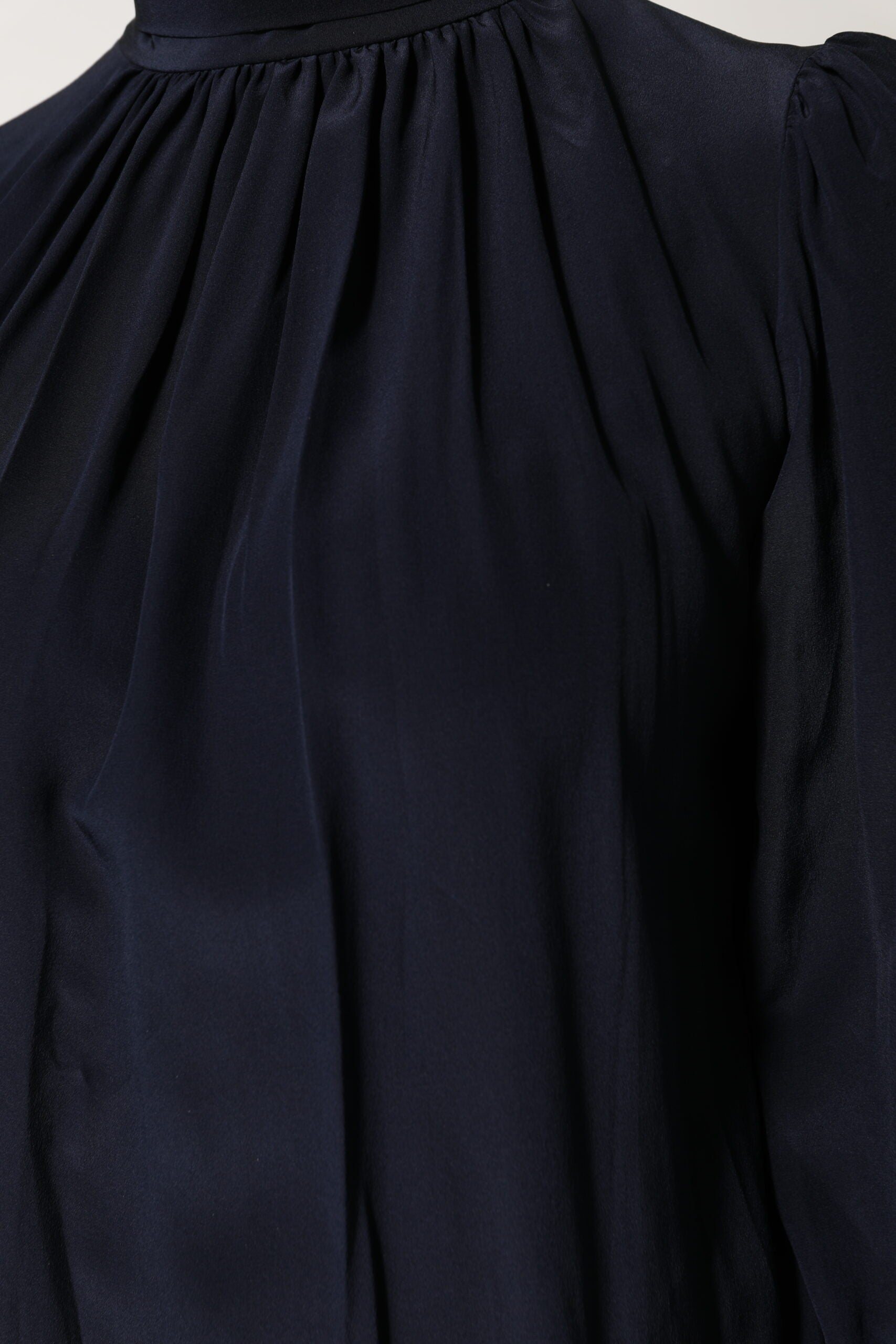 Dolce &amp; Gabbana Blå Sidenblus Med Hög Halsringning Långärmad