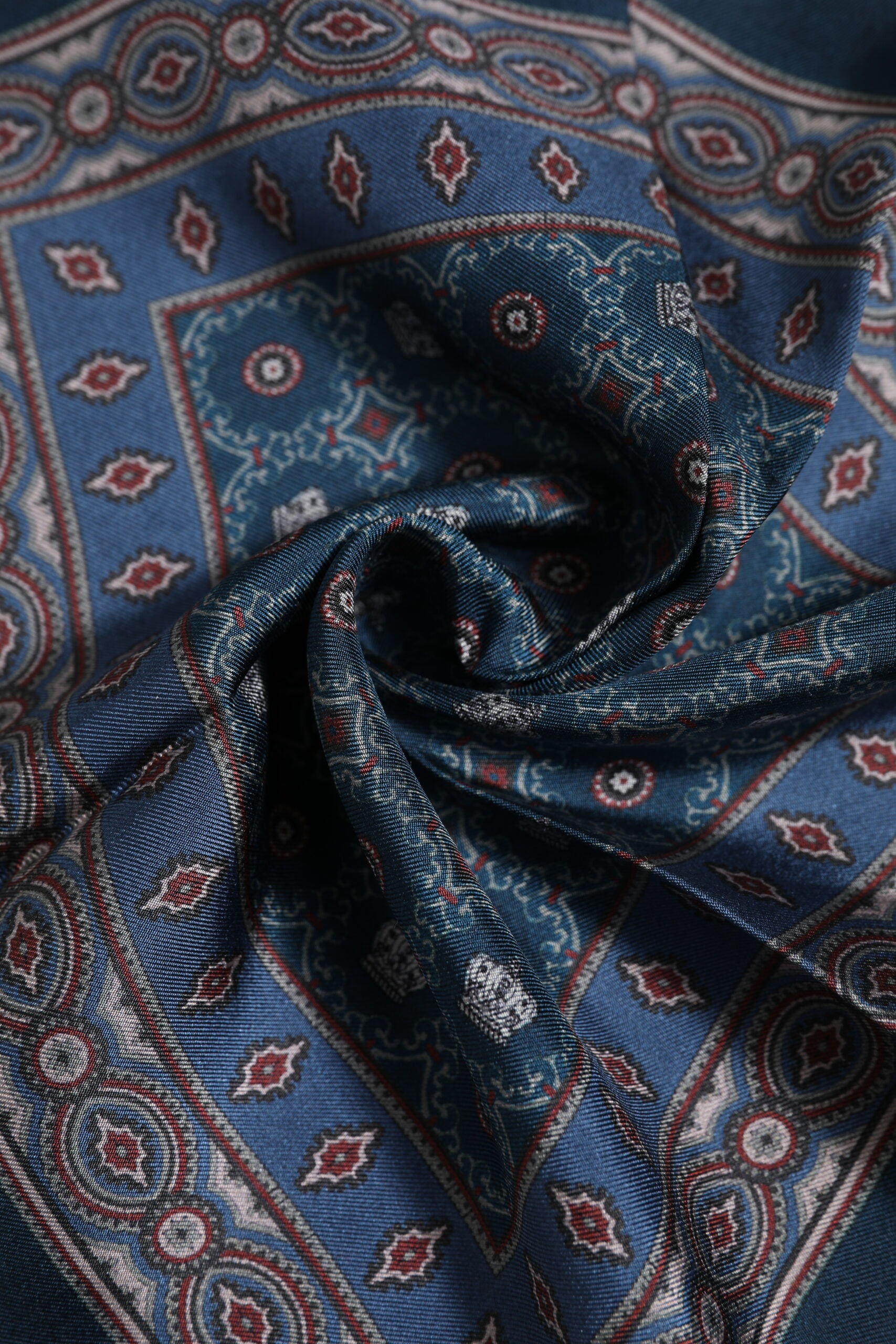Dolce &amp; Gabbana Blåt Trykt Silke Firkantet Herre Foulard Halstørklæde