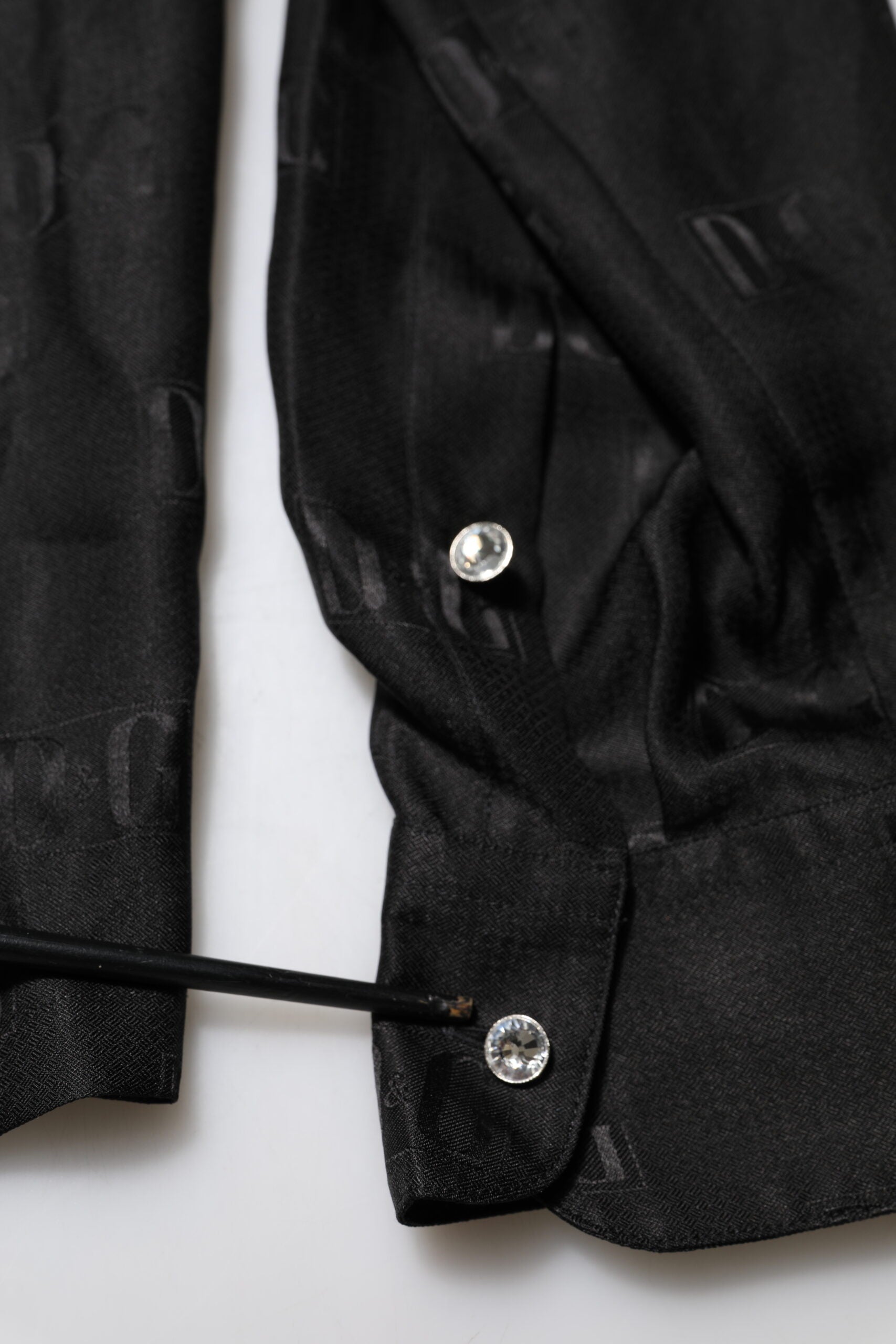 Dolce &amp; Gabbana Sort Silketop med DG Broderi og Lange Ærmer