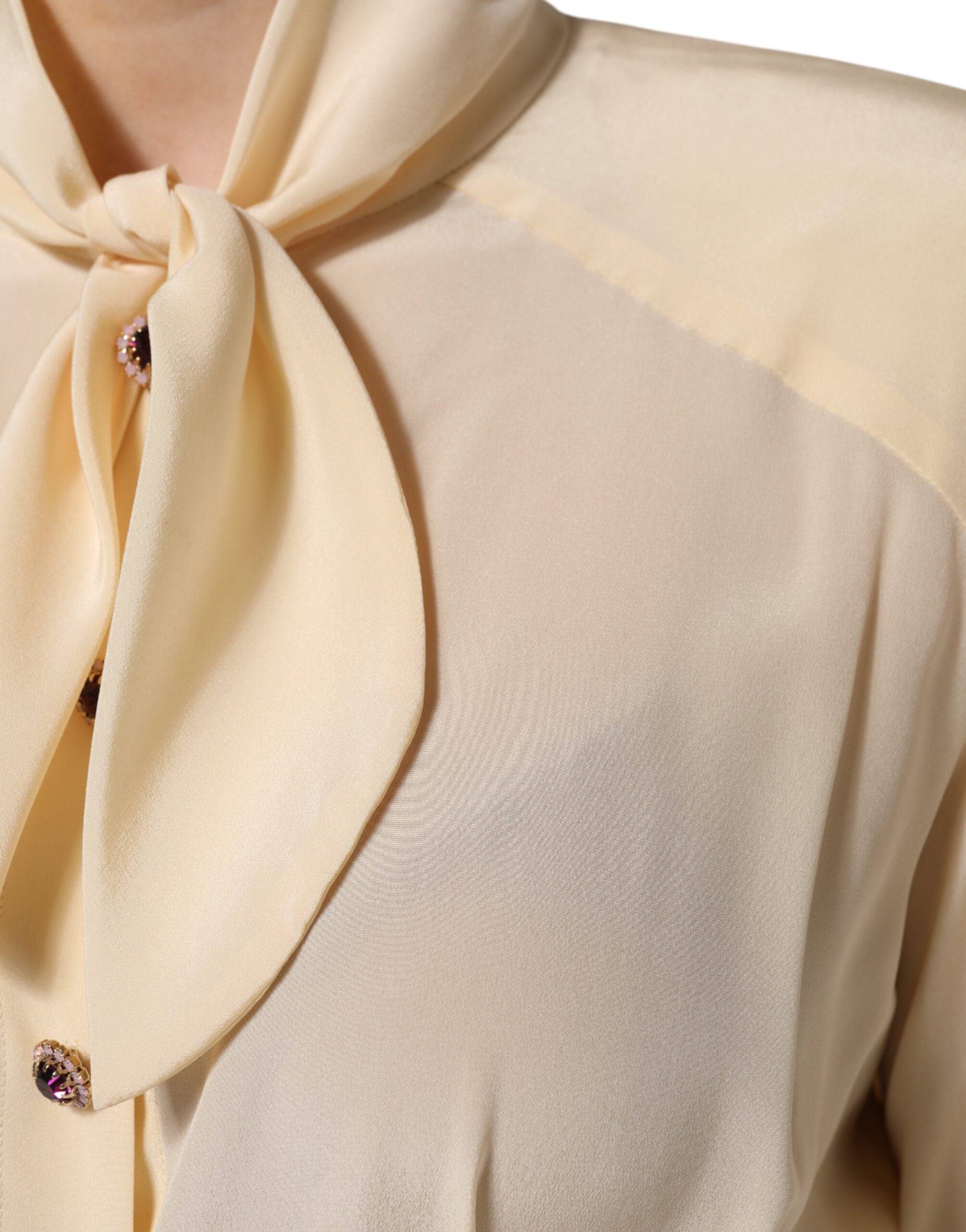 Dolce &amp; Gabbana Lysegul Ascot-krave med knapper i bluse