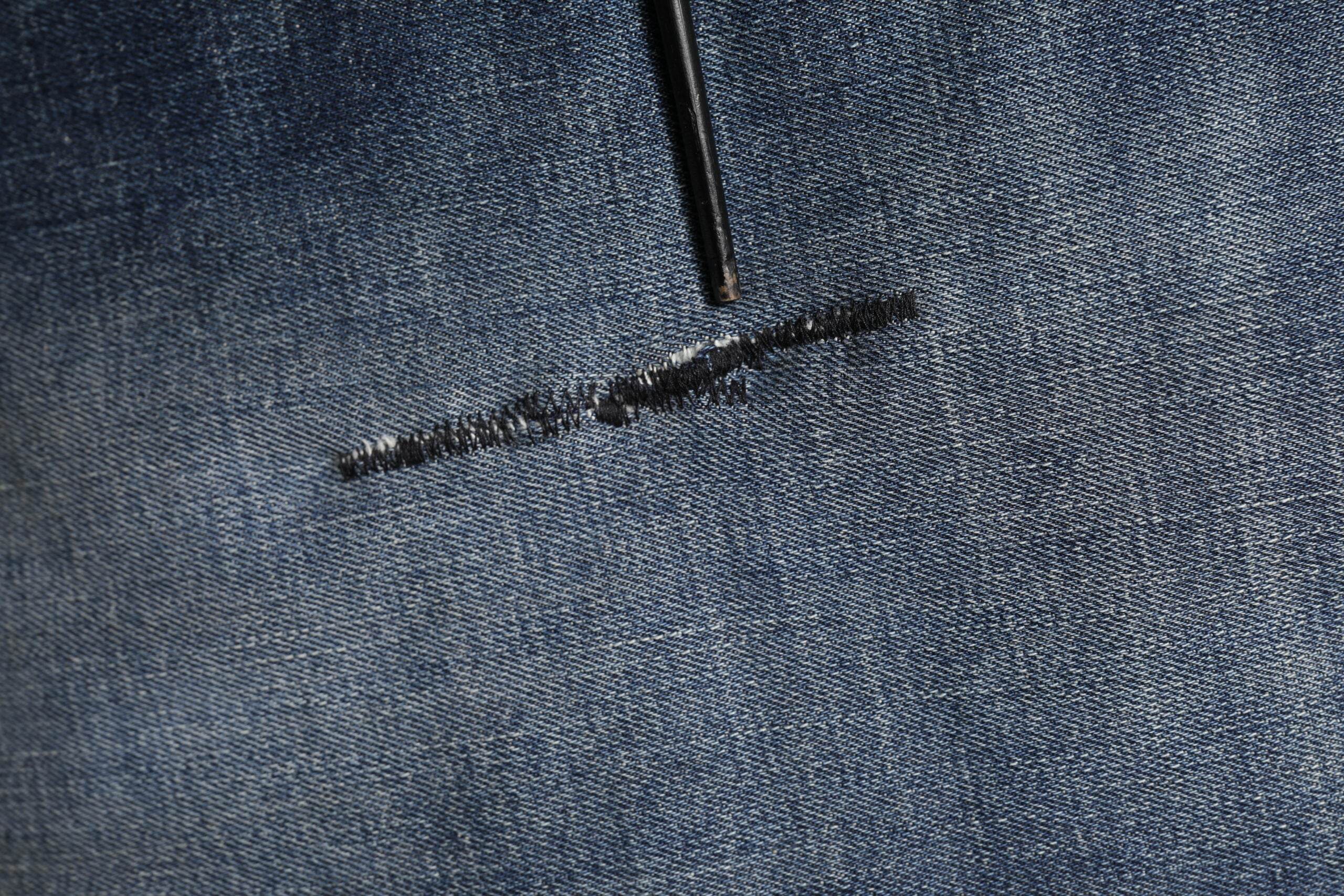 Dolce & Gabbana Blue Washed Skinny Logo Plaque Men Denim Jeans - Hilstor