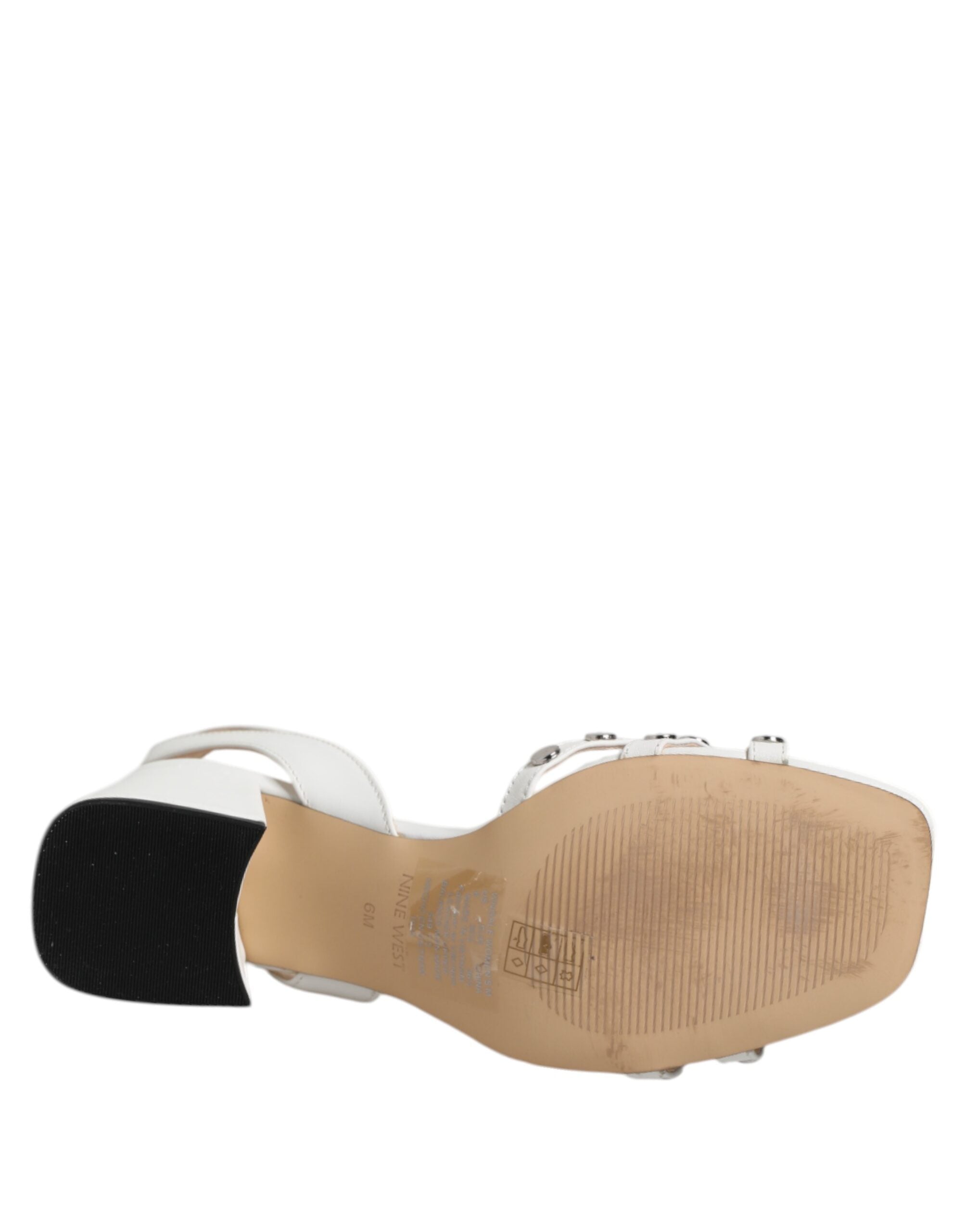 Nine West Hvide Sandaler med Blokhæl og Nitter og Slip-In Rem