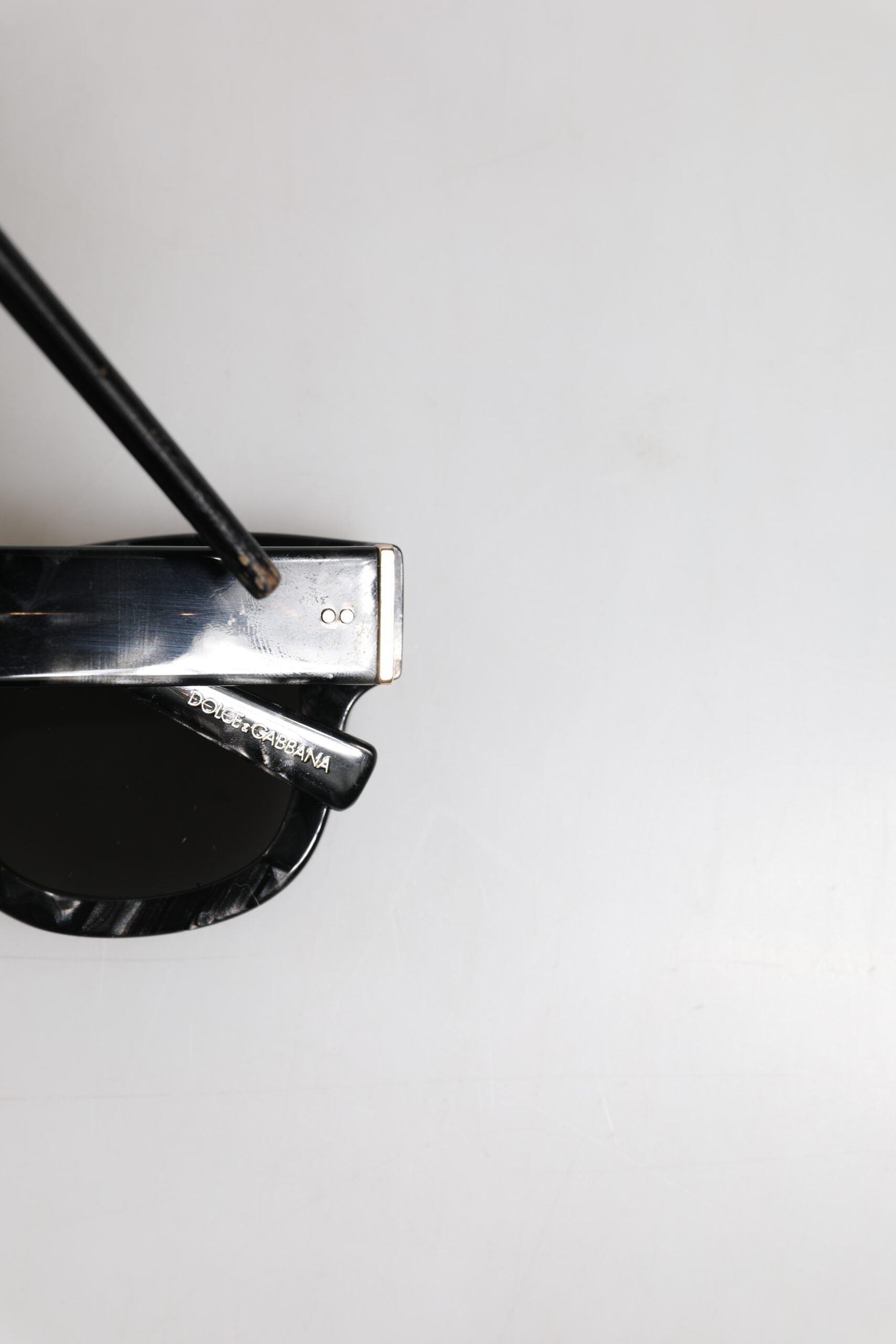 Dolce &amp; Gabbana Perlehvide Acetat Stel DG4379 Domenico Shade Solbriller