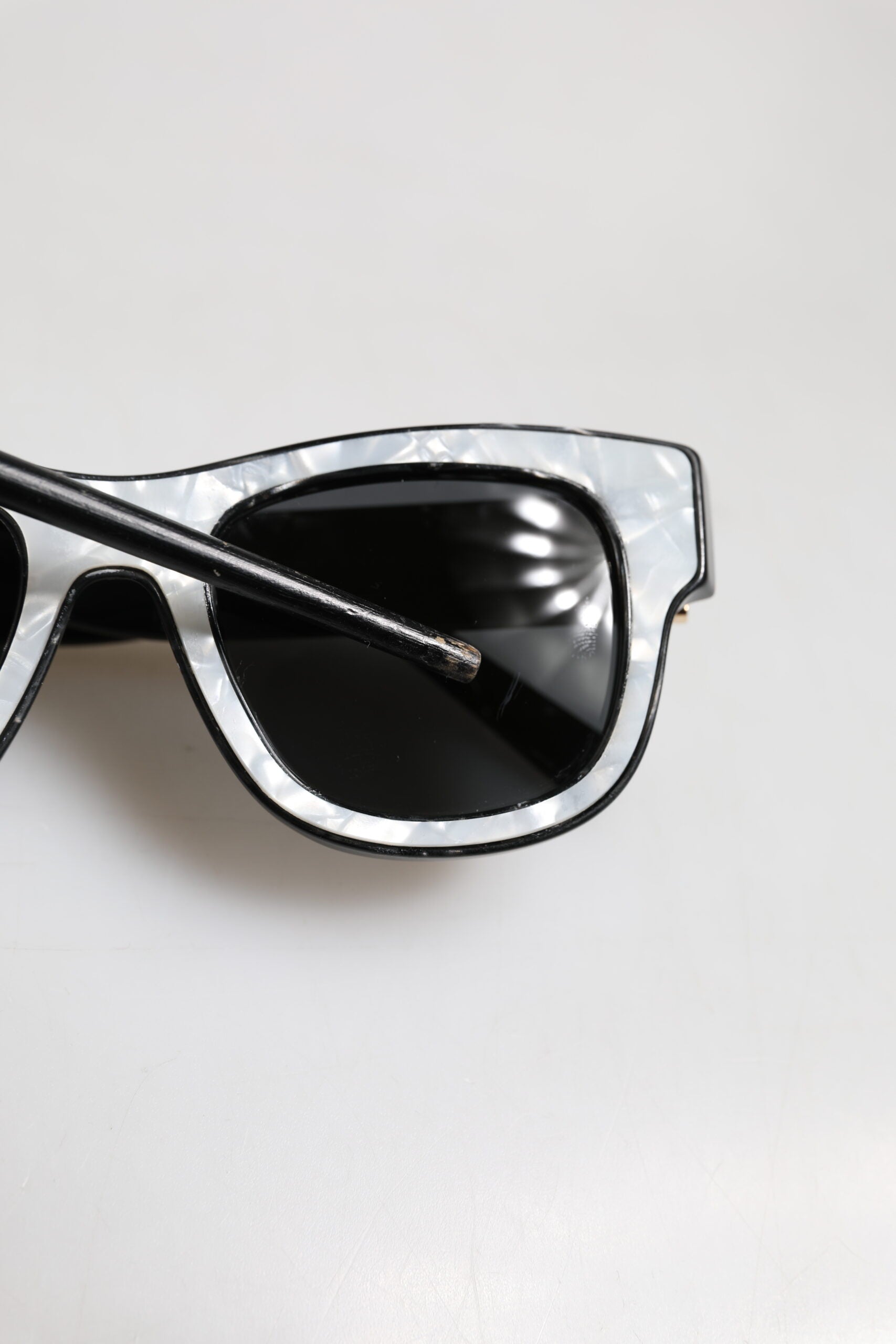 Dolce &amp; Gabbana Perlehvide Acetat Stel DG4379 Domenico Shade Solbriller
