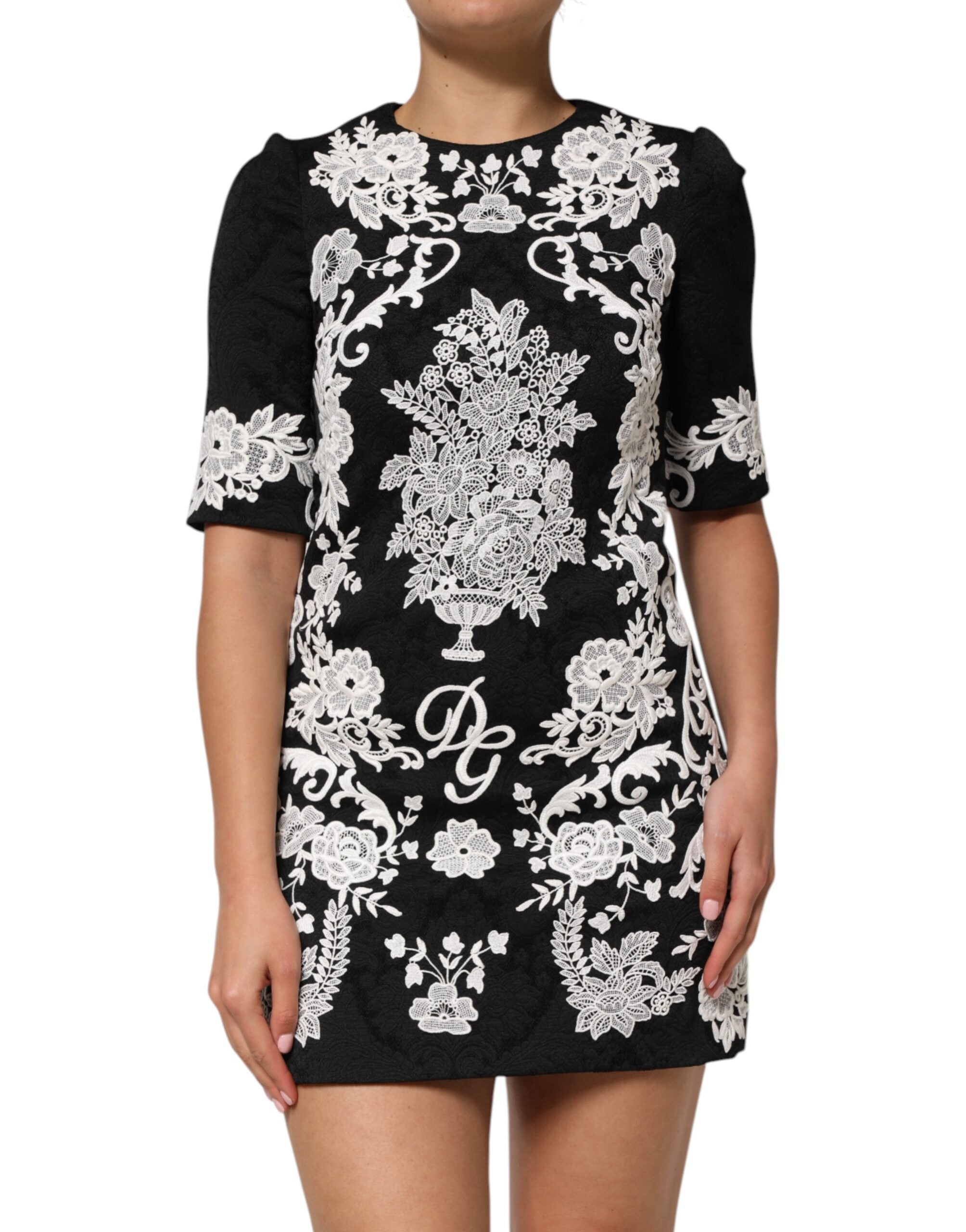 Dolce &amp; Gabbana Svart Spetsklänning Med Korta Ärmar Och A-linje