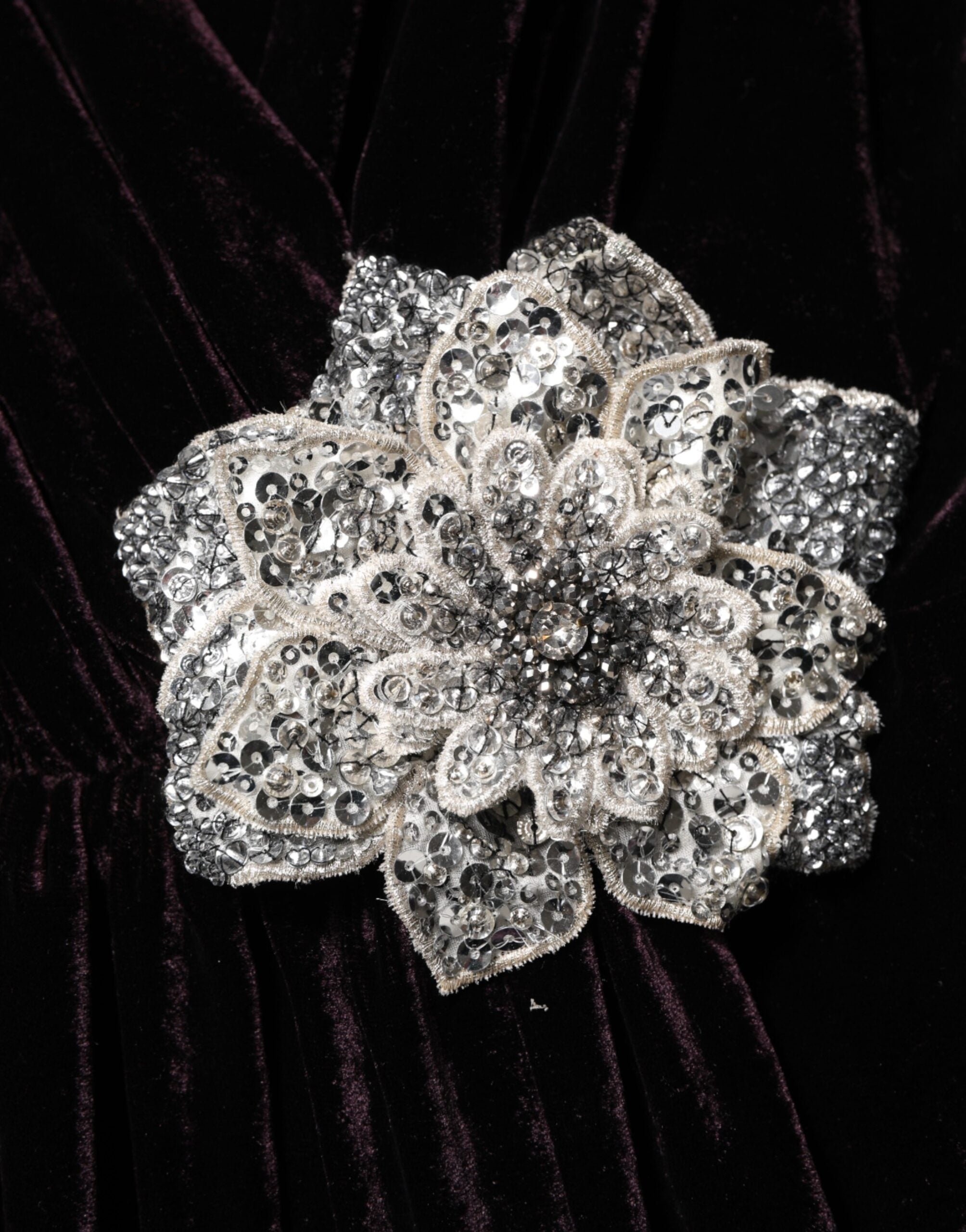 Dolce &amp; Gabbana Sort fløjls-alinekjole med blomsterudsmykning