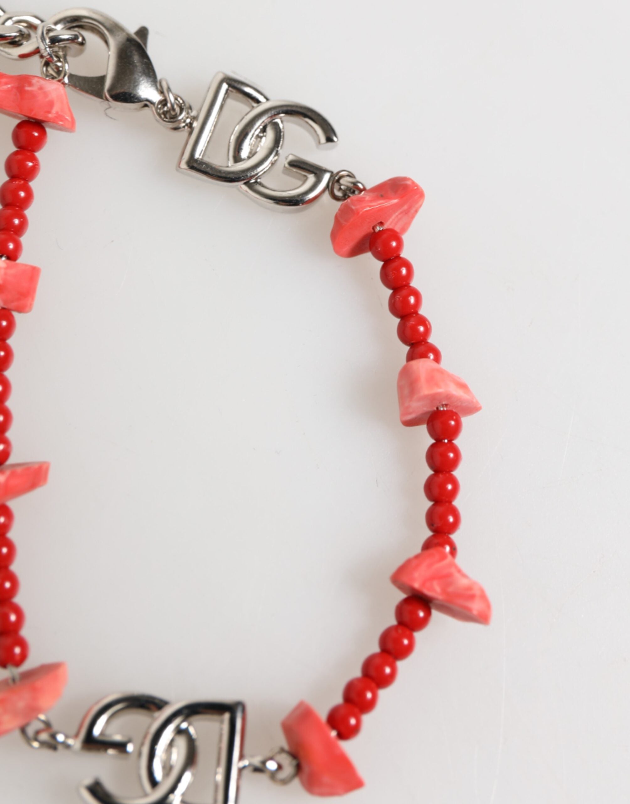 Dolce &amp; Gabbana Sølvfarvet Messing Perlebesat Harpiks DG Logo Kæde Herrearmbånd